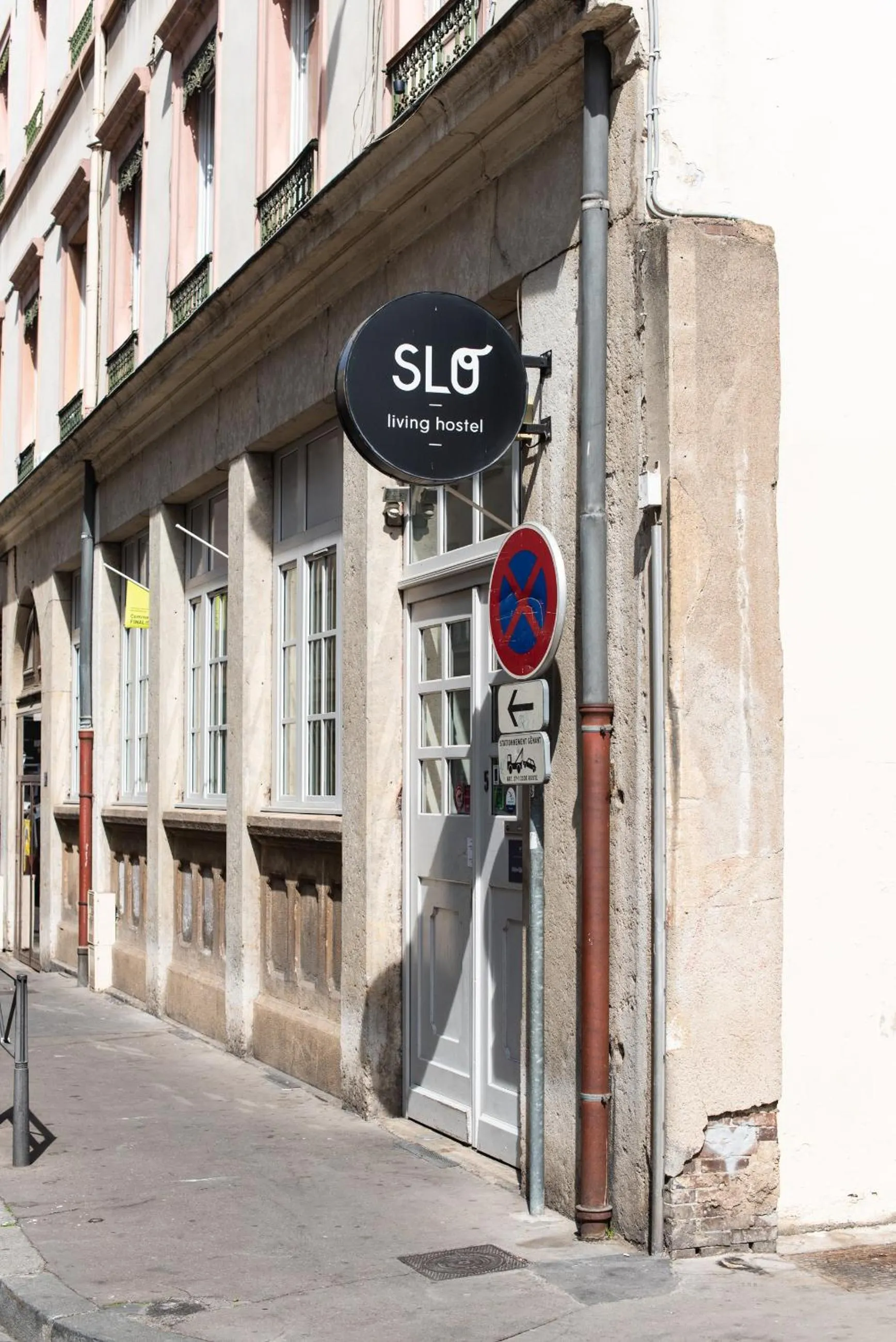 Property building in SLO Hostel Lyon Saxe