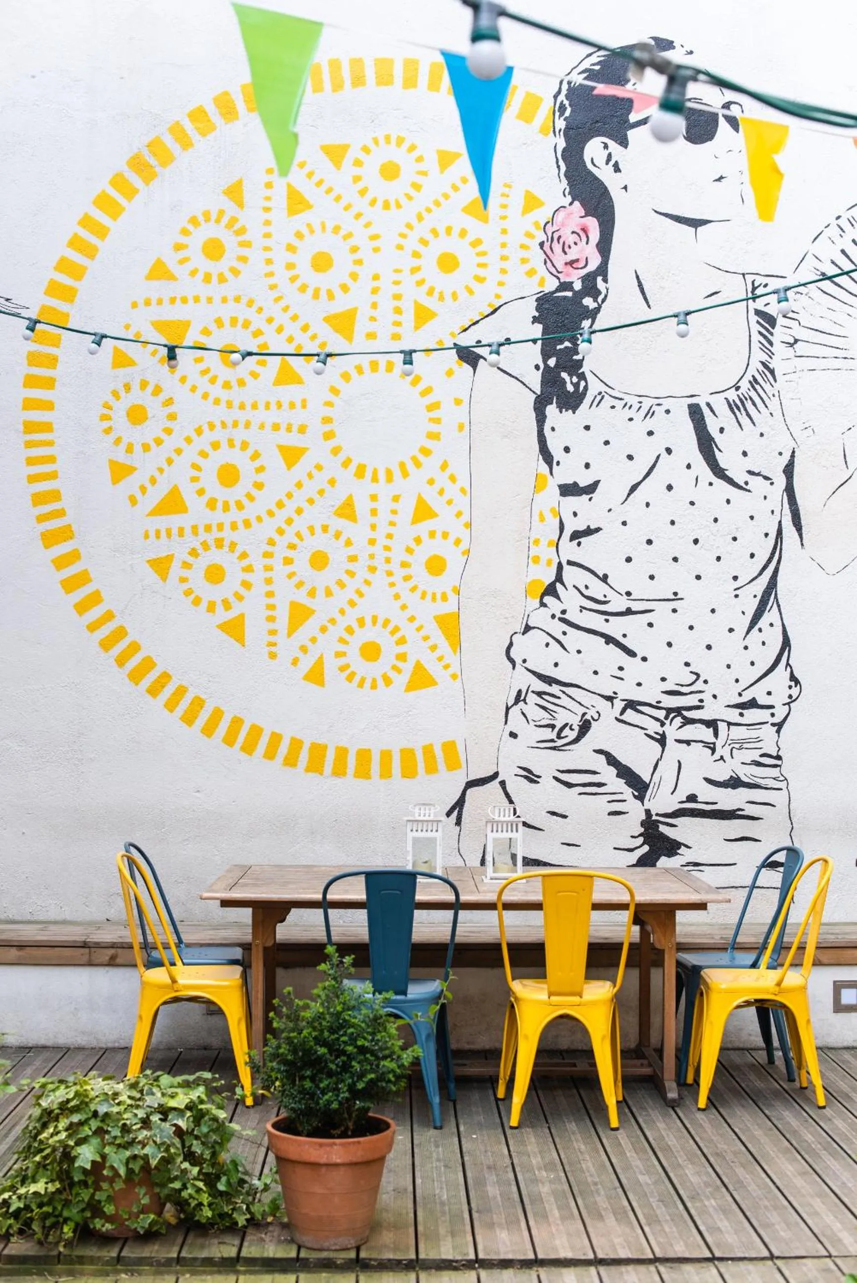 Patio in SLO Hostel Lyon Saxe