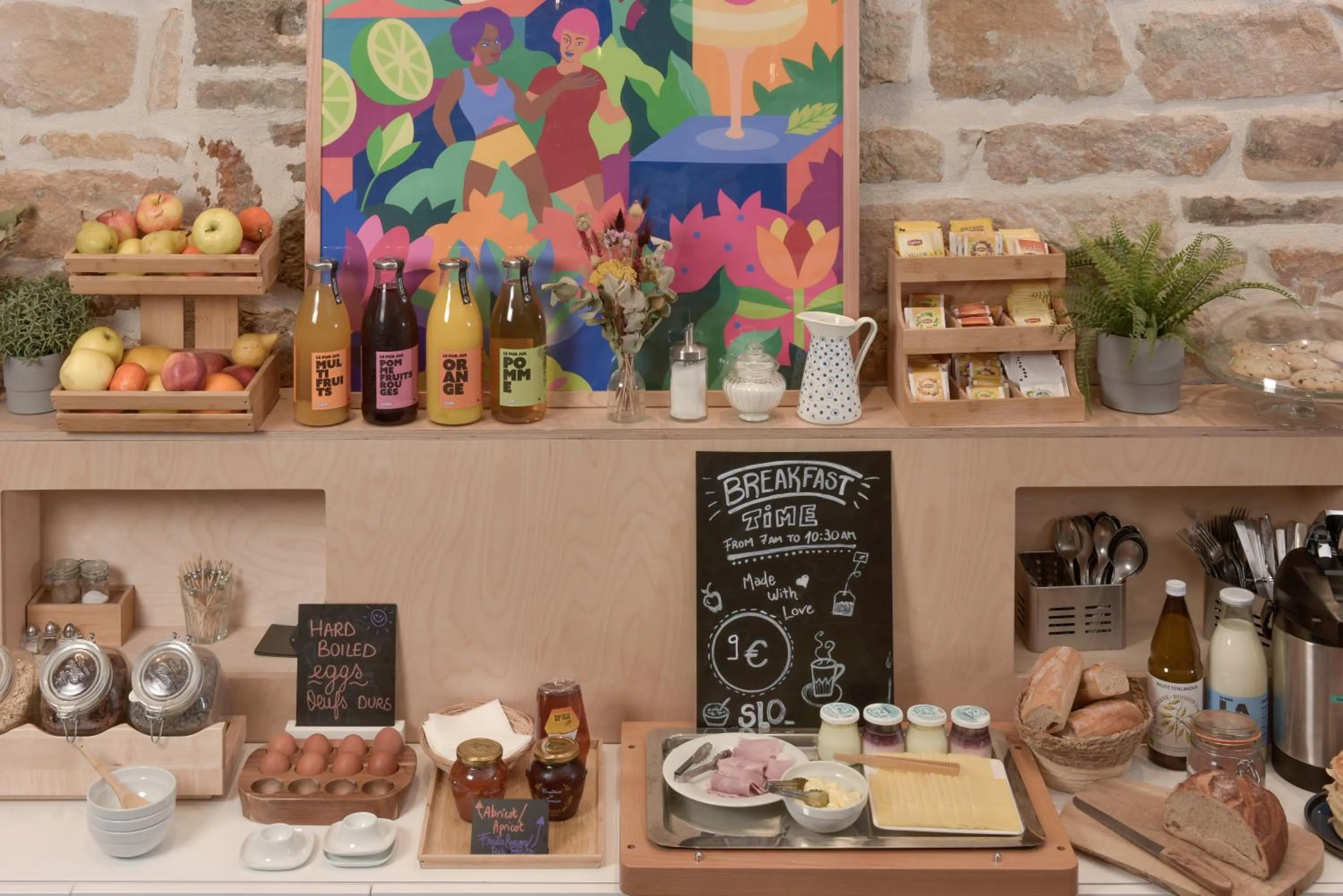 Food and drinks in SLO Hostel Lyon Saxe