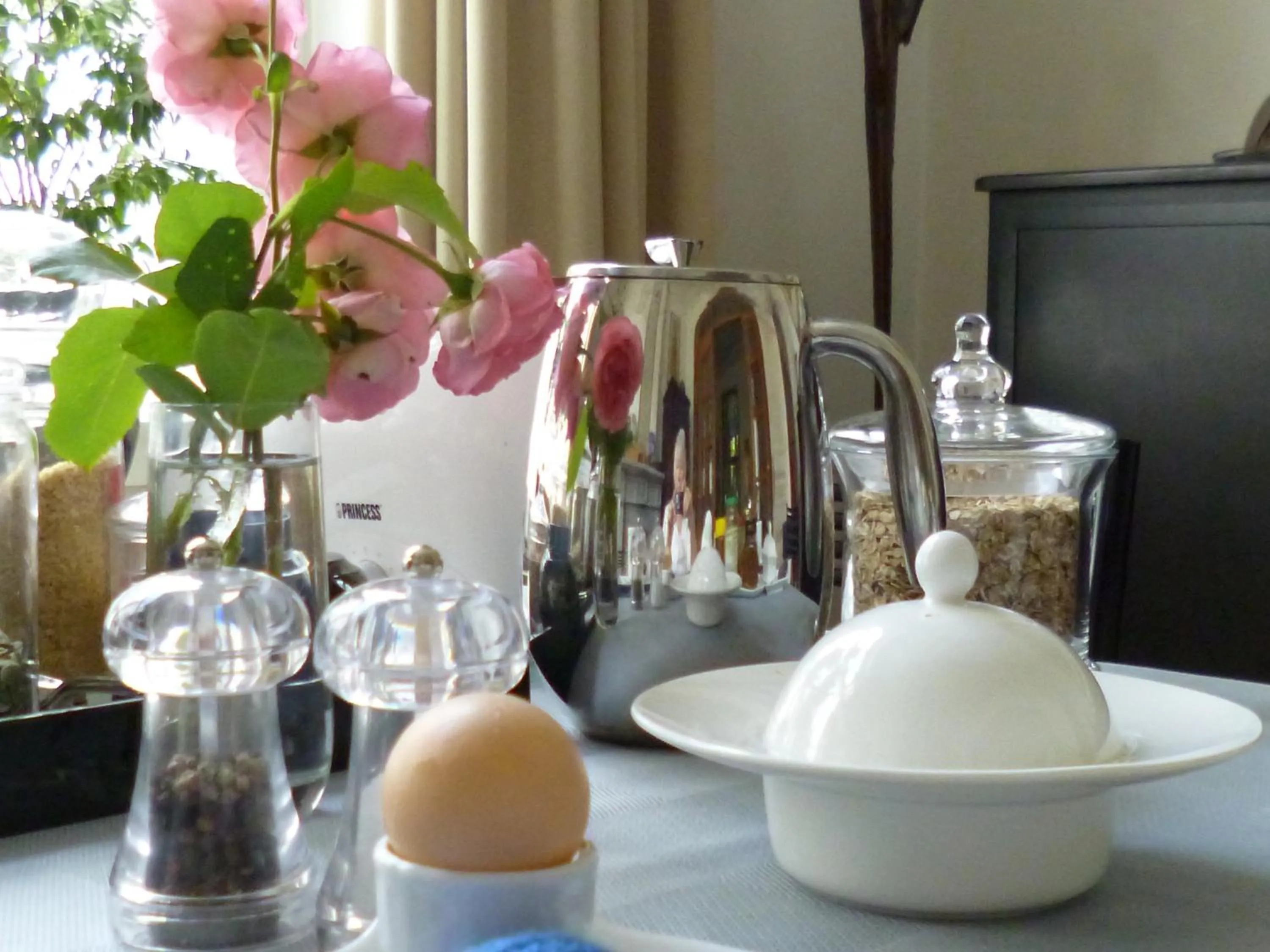 Continental breakfast in B&B Matin Tranquille