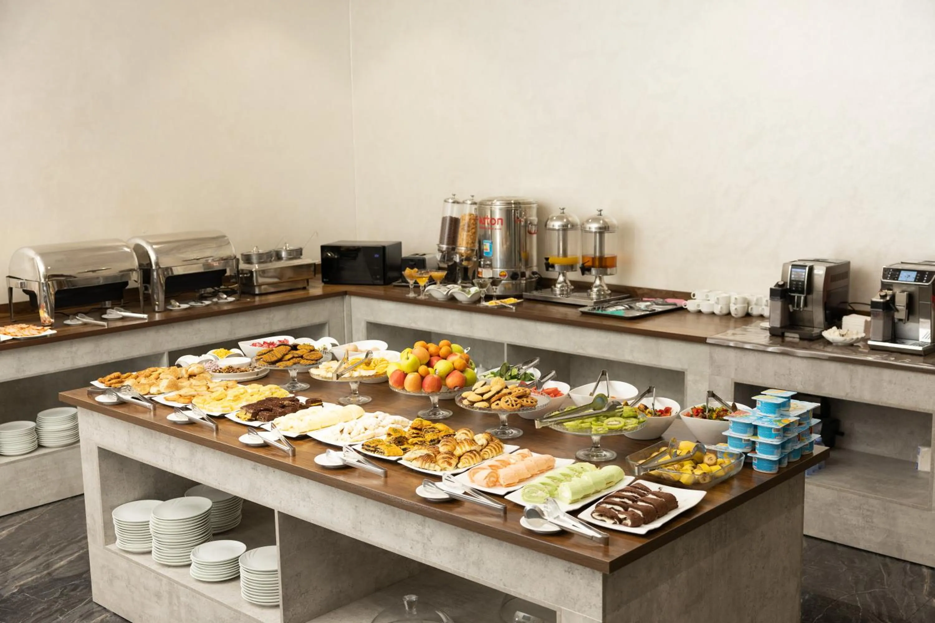 Coffee/tea facilities in Hotel Marwa Tashkent Pool&Spa