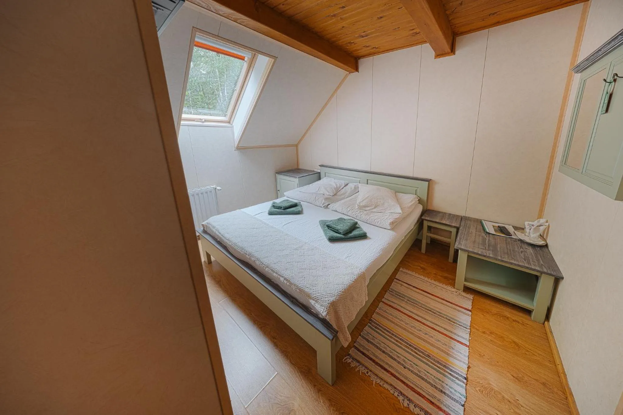 Bed in Pensiunea Vanatorul