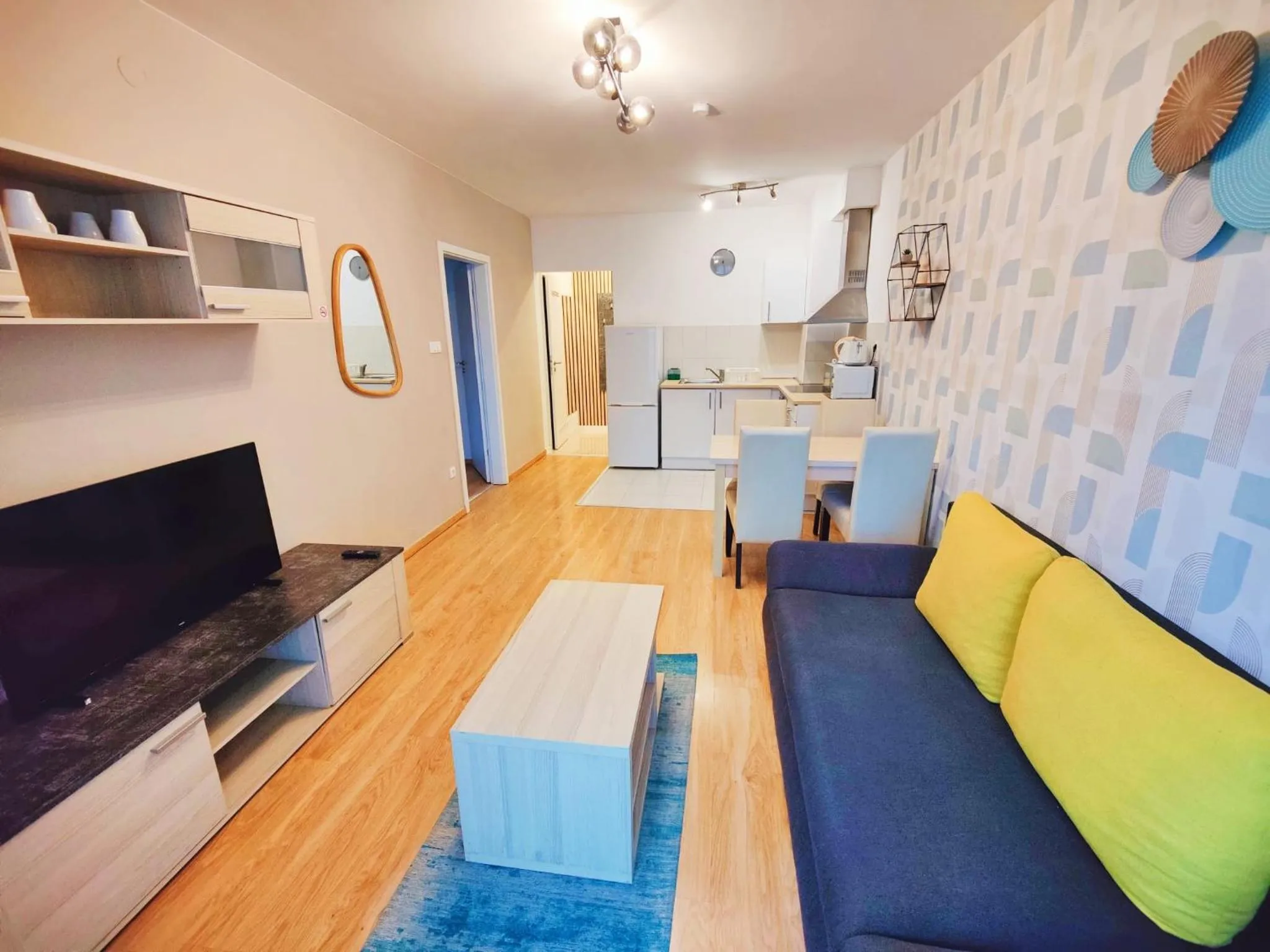 TV and multimedia in Maple Tree Budget Apartments