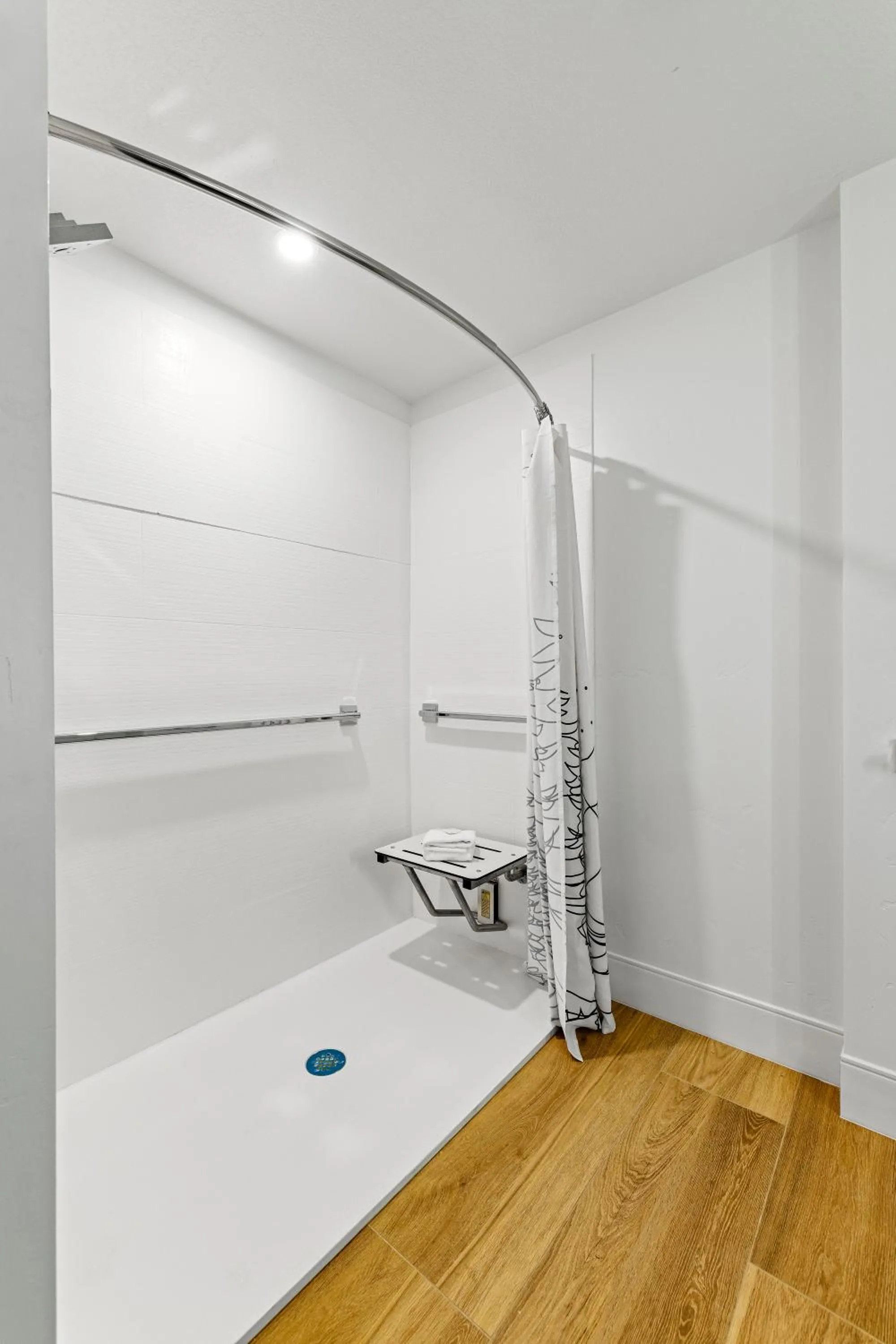 Shower, Bed in The Evergreen Hotel