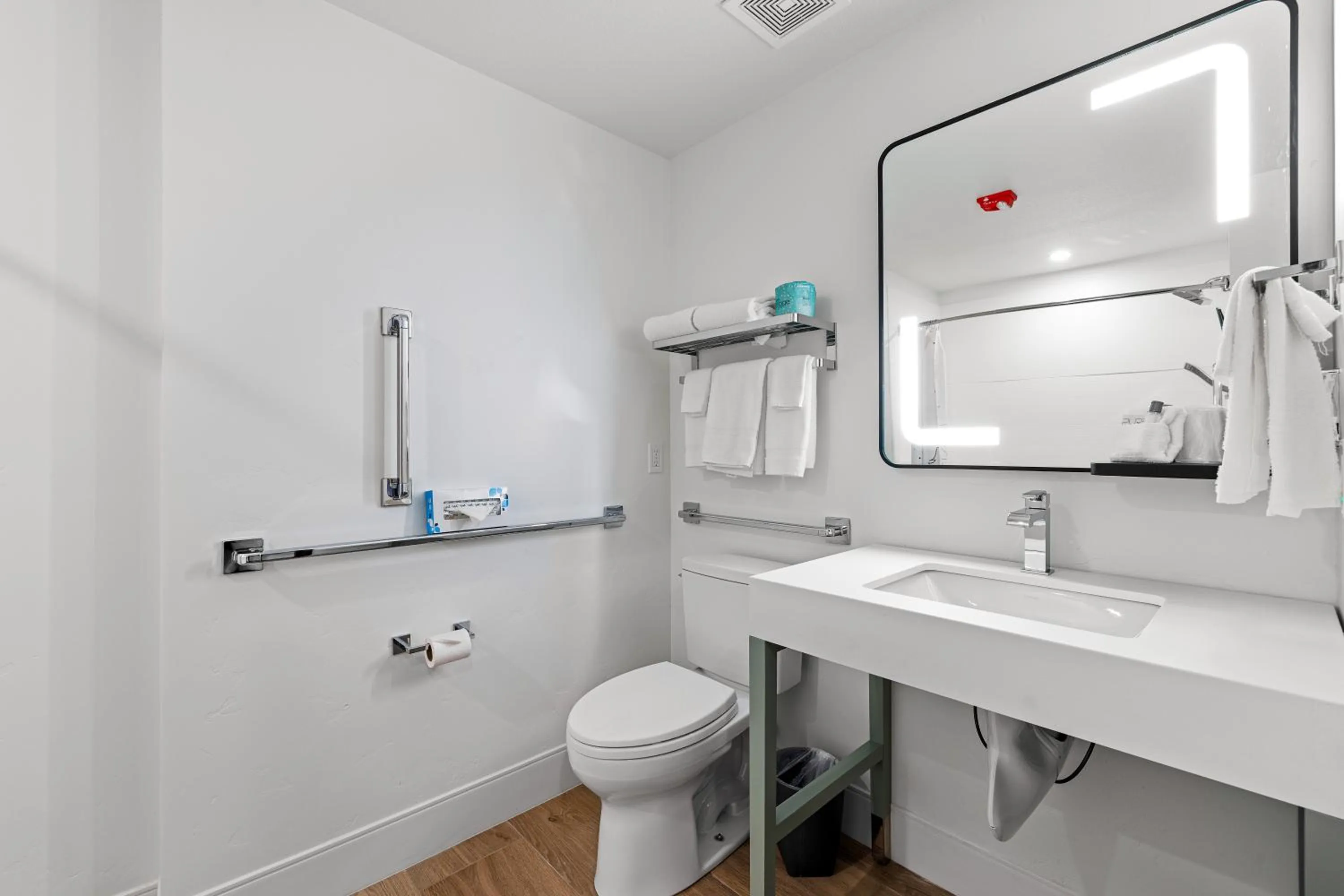 Bathroom in The Evergreen Hotel