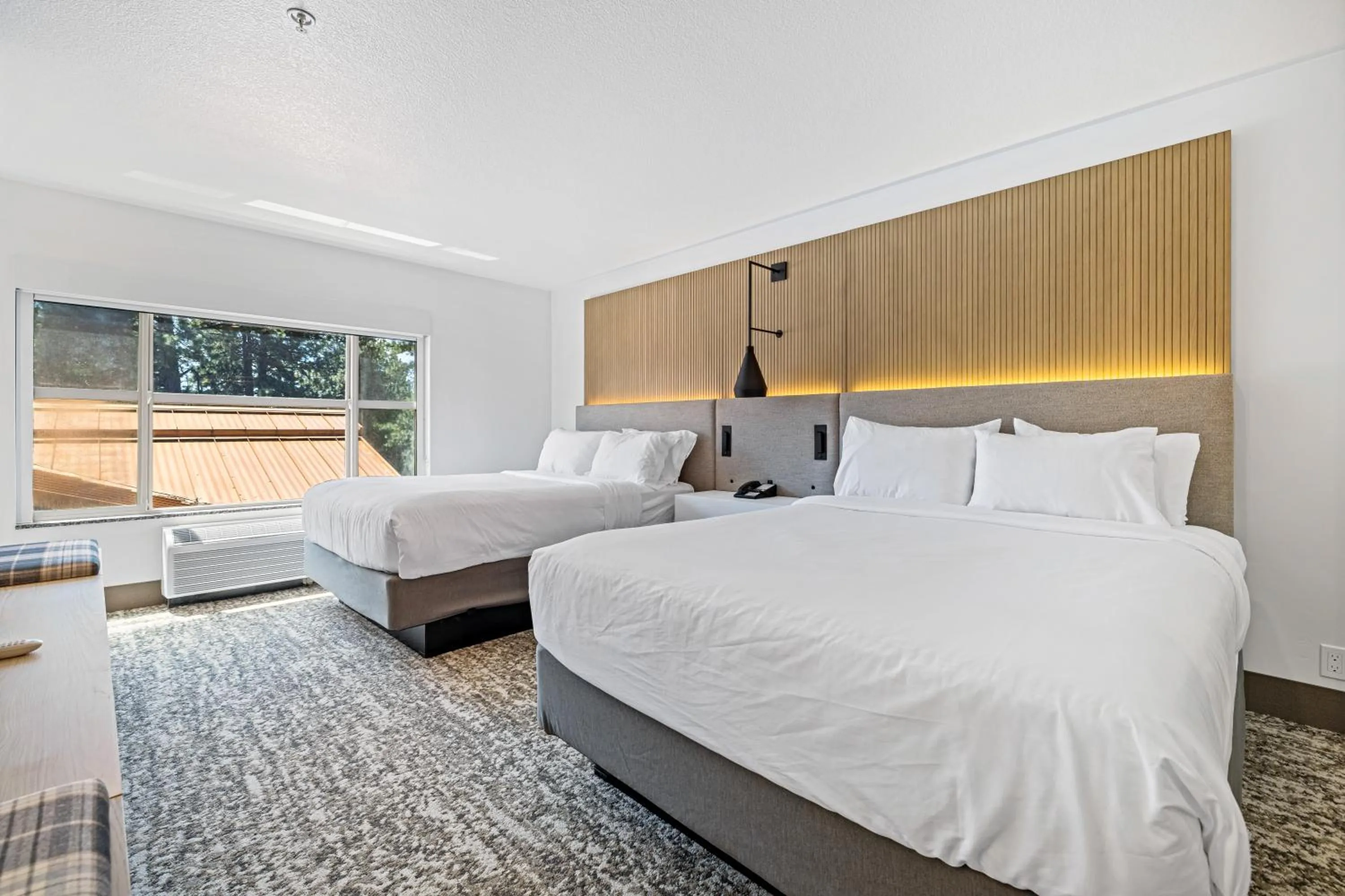 Bed in The Evergreen Hotel