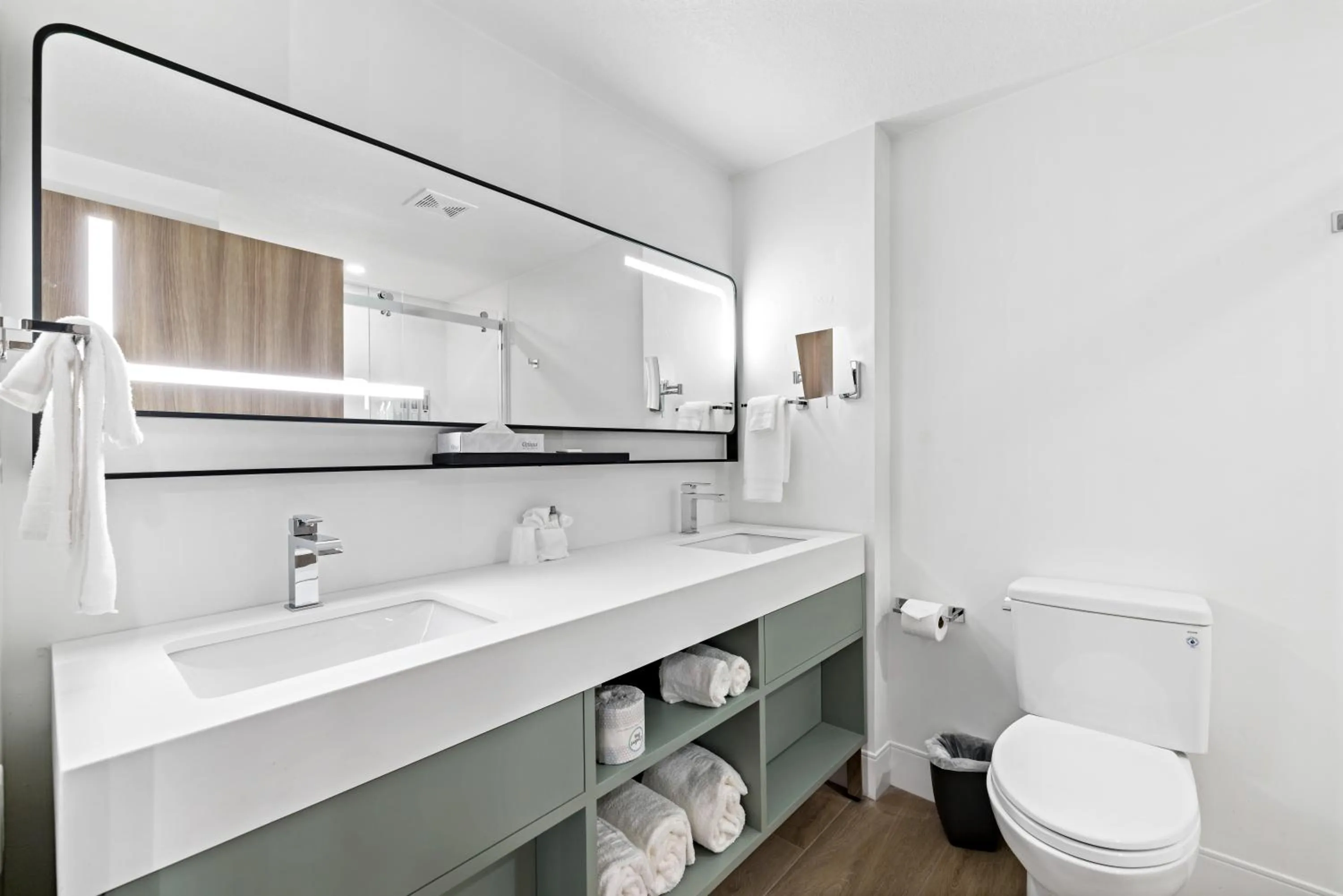 Bathroom in The Evergreen Hotel