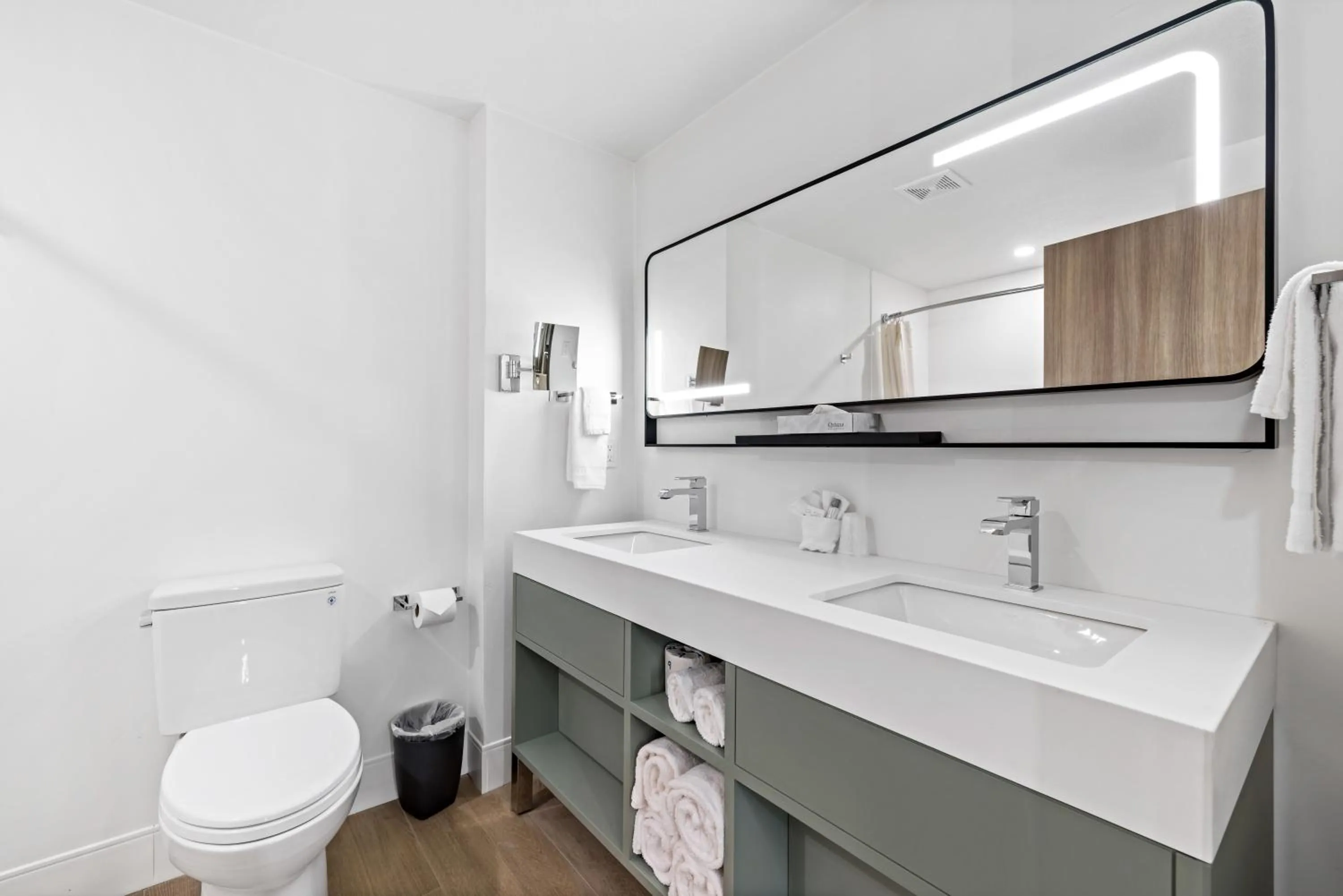 Bathroom in The Evergreen Hotel