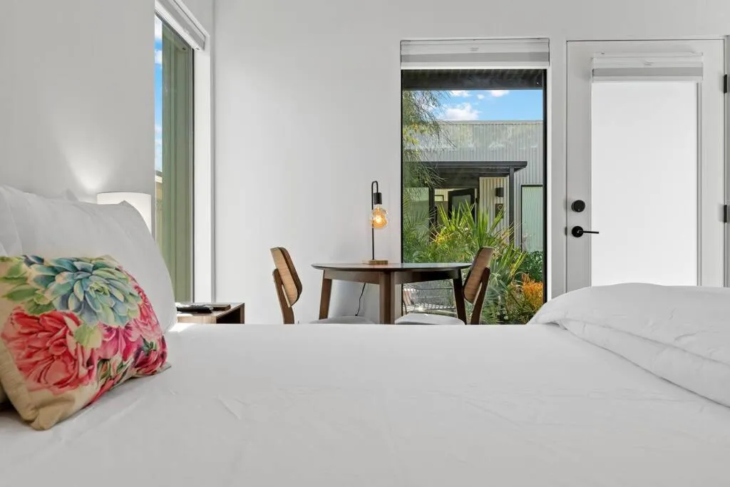 Bed in Modern 2-bedroom Apartment - 80 Walkscore!