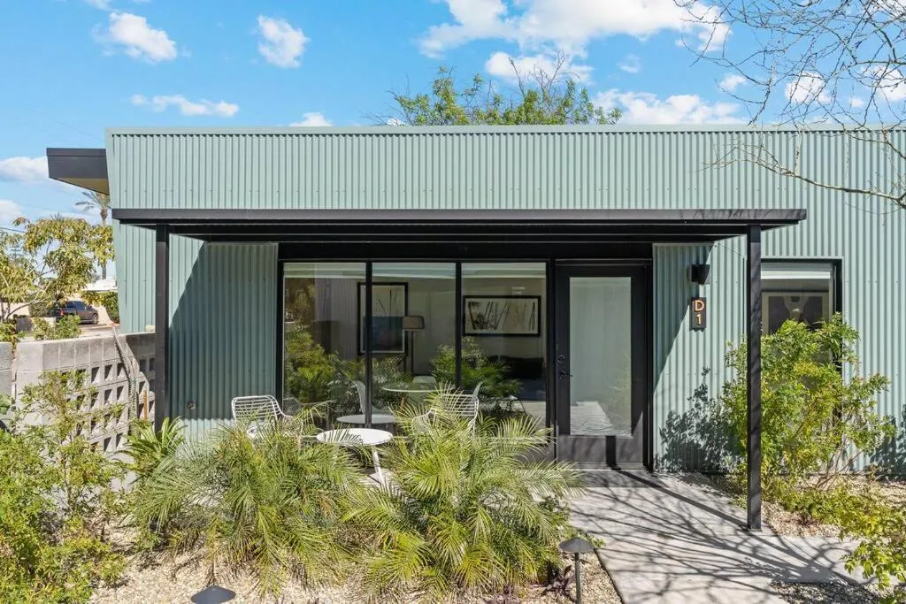 Property building in Modern 2-bedroom Apartment - 80 Walkscore!