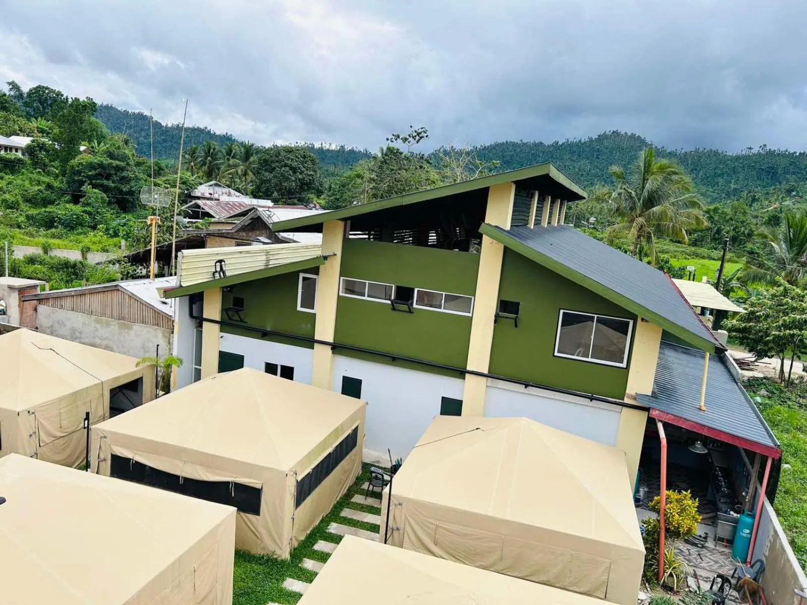 Property building in Camp Backpackers Port Barton