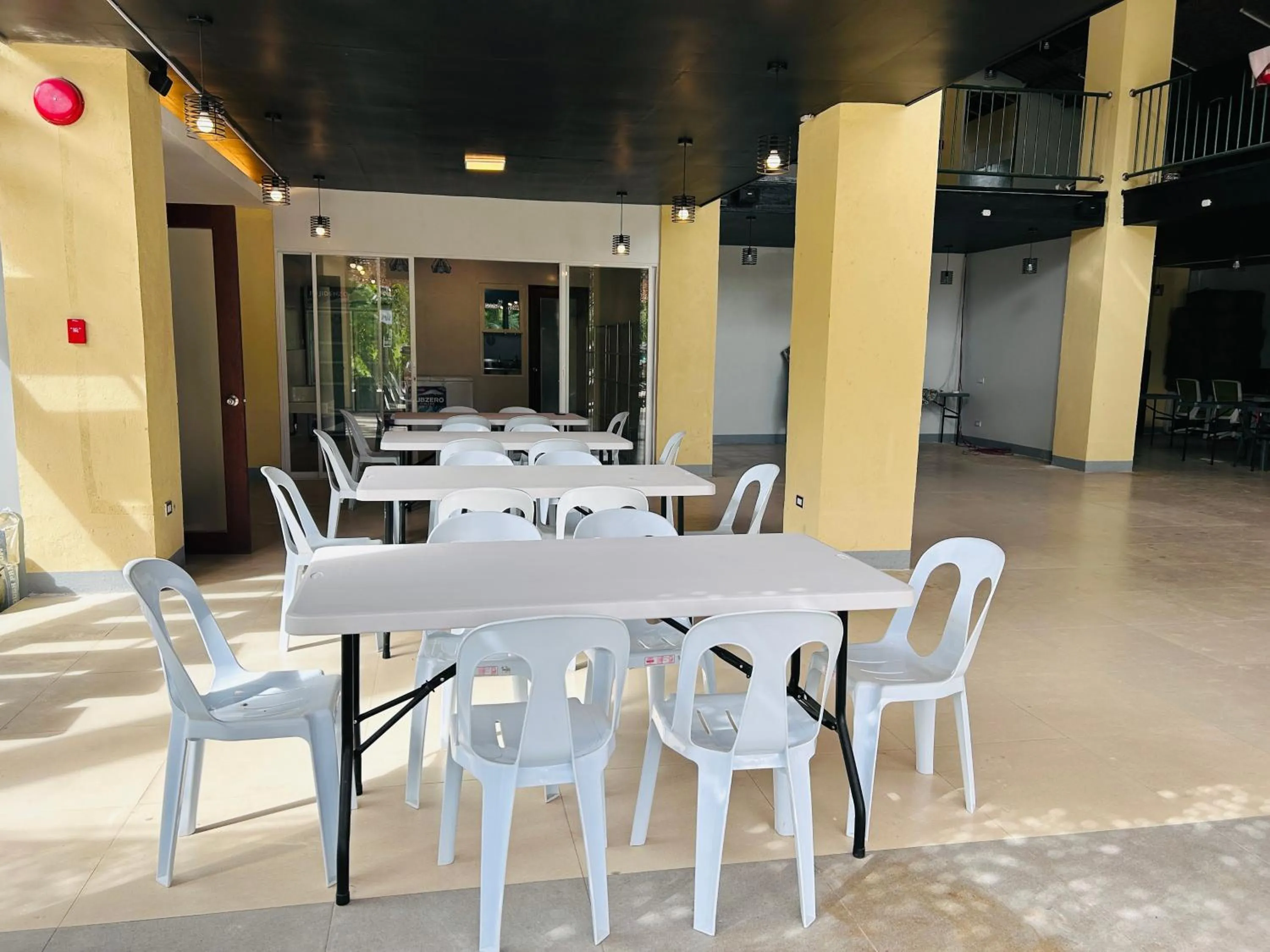 Dining area in Camp Backpackers Port Barton
