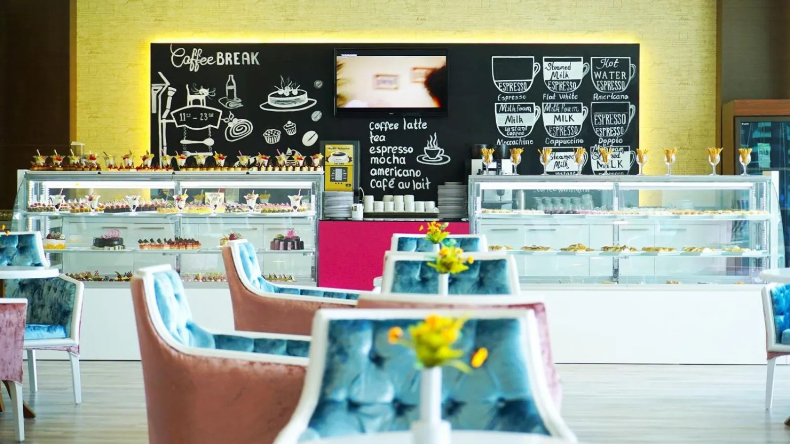 Lounge or bar in Luna Blanca Resort & Spa