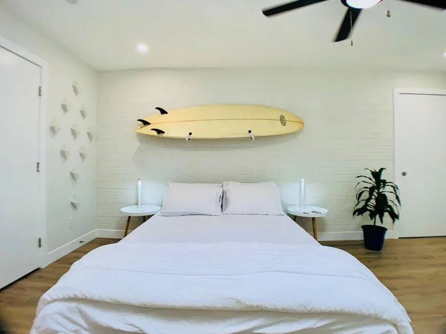 Bed in Intimate well appointed Studio w Pool