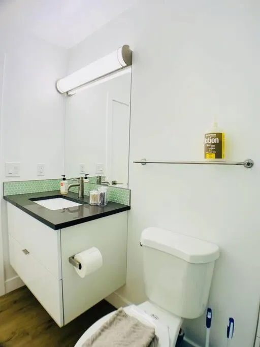 Intimate well appointed Studio w Pool