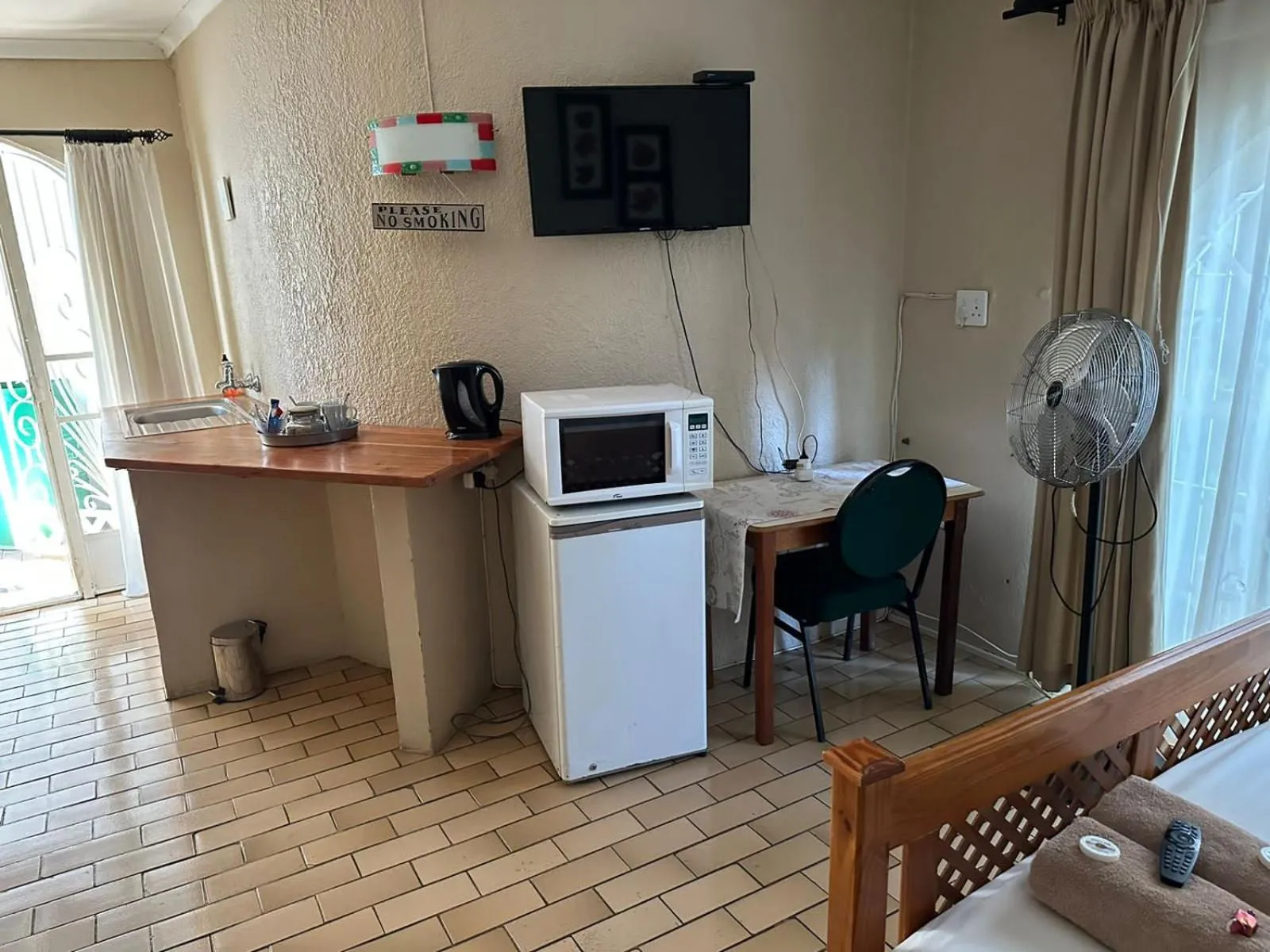 TV and multimedia in Just Tiffany Guest House & Conference Facility