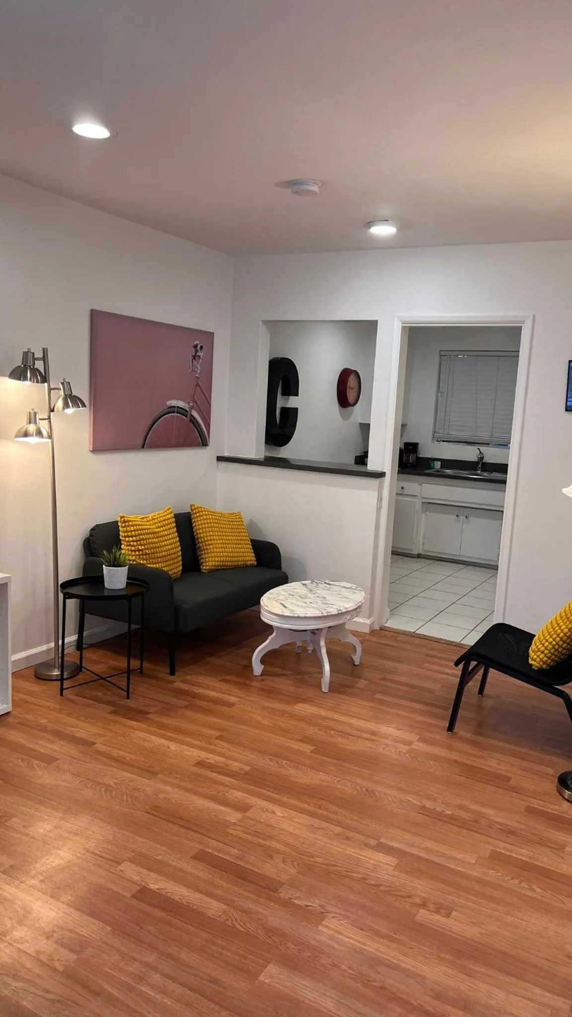 Living room in Hollywood Business Apartments