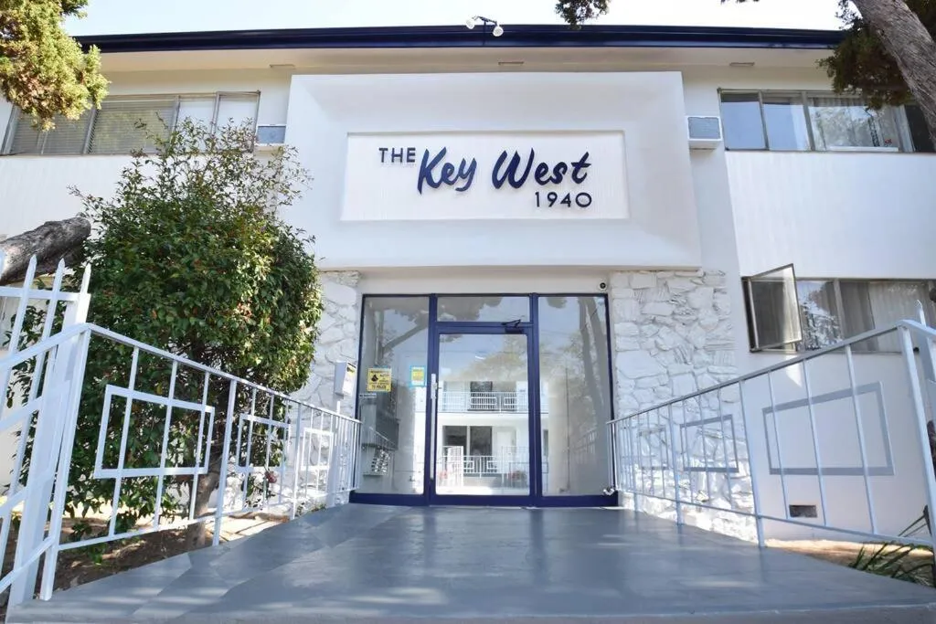 Property building in Hollywood Business Apartments