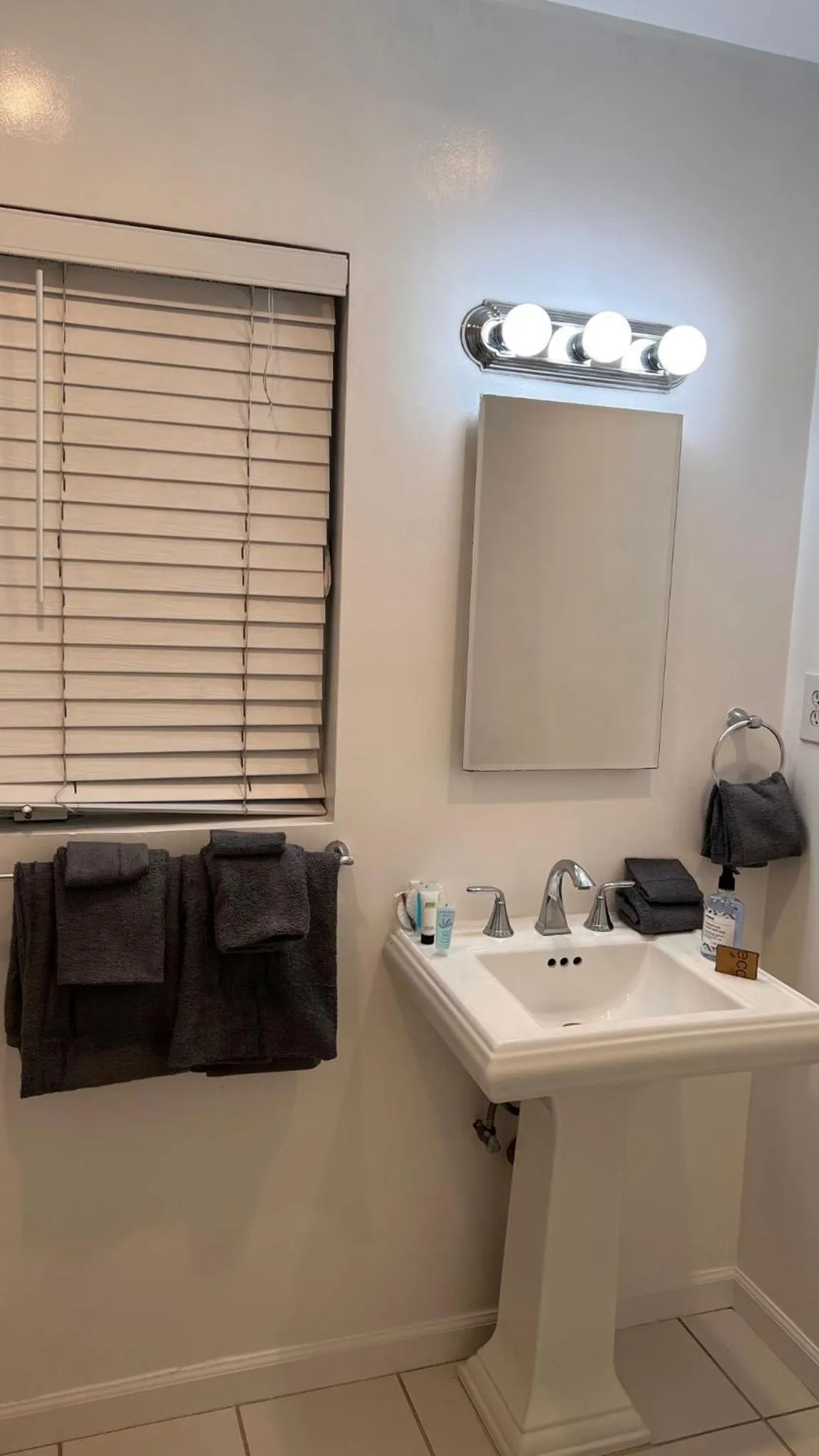 Bathroom in Hollywood Business Apartments