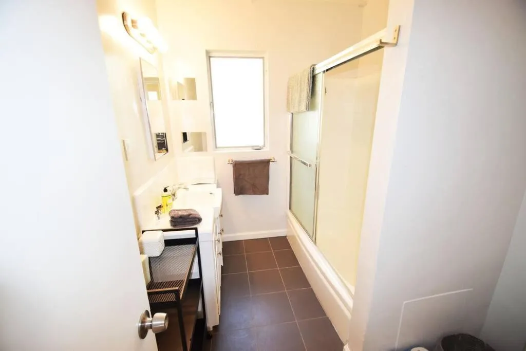 Bathroom in Hollywood Business Apartments