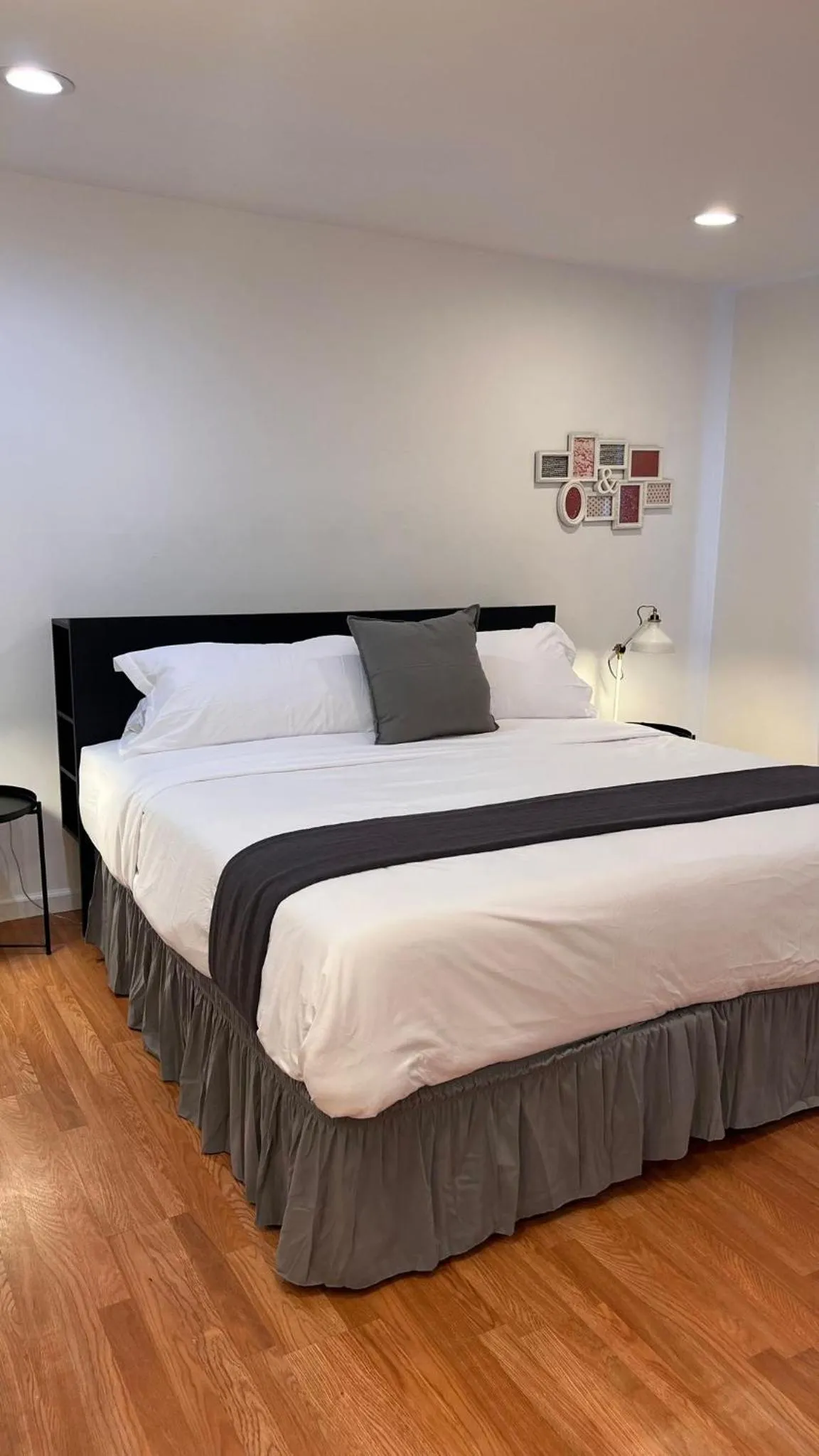 Bedroom, Bed in Hollywood Business Apartments