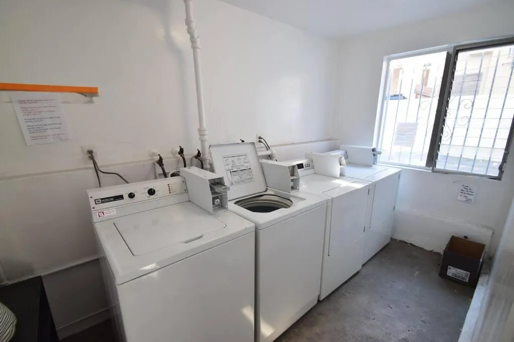 washing machine in Hollywood Business Apartments