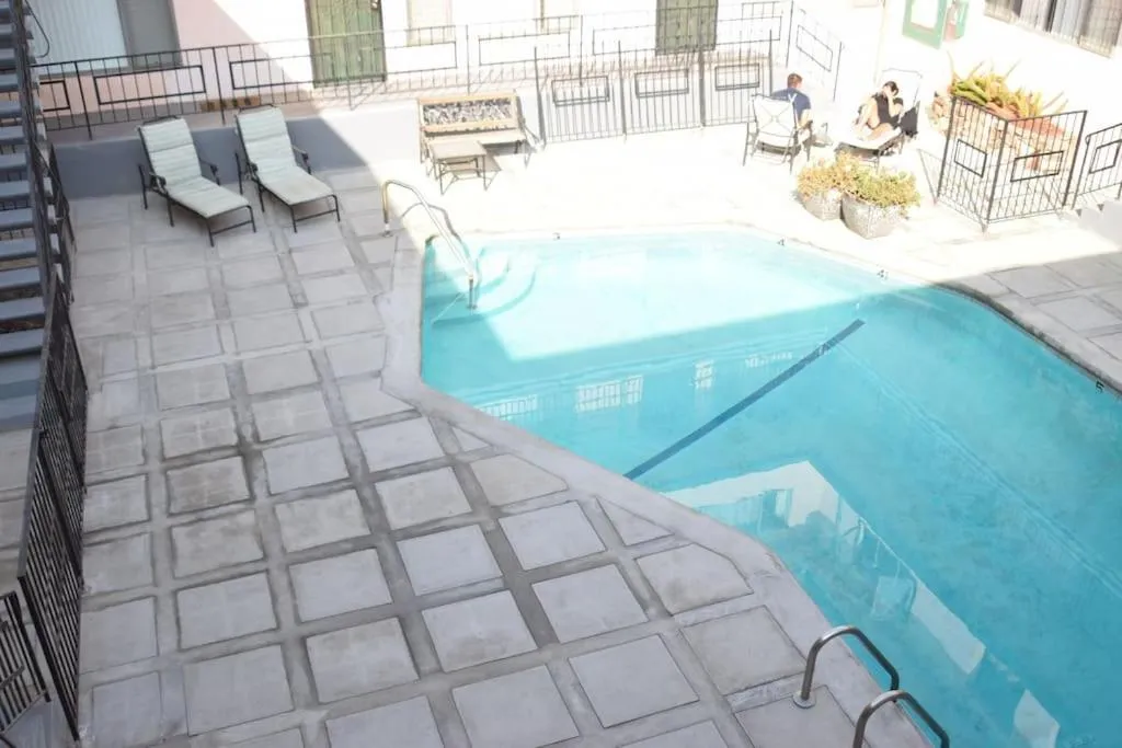 Swimming pool in Hollywood Business Apartments