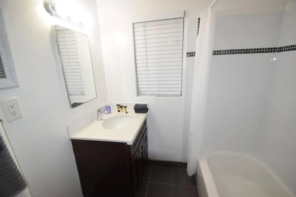 Shower in Hollywood Business Apartments