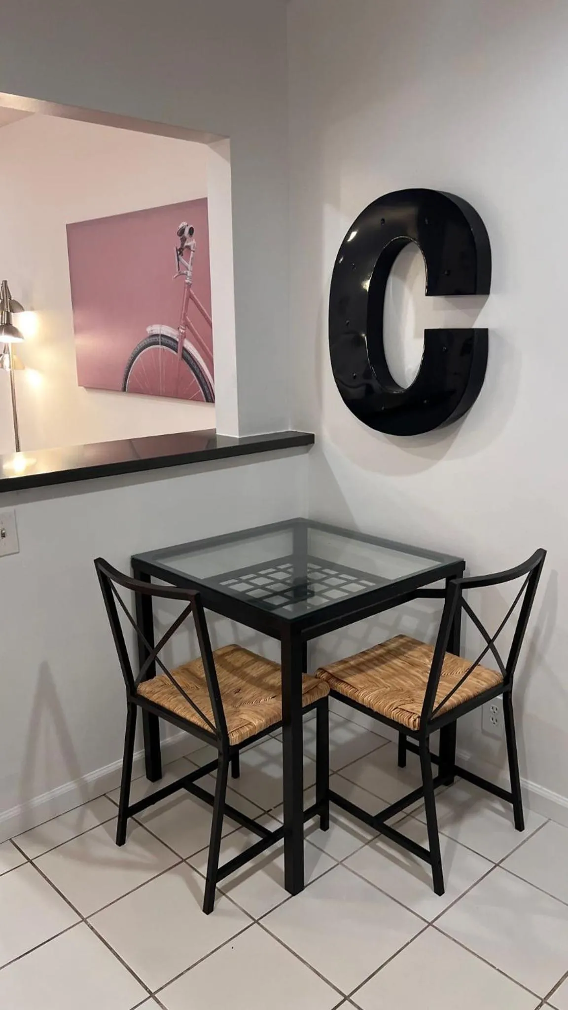 Dining area in Hollywood Business Apartments