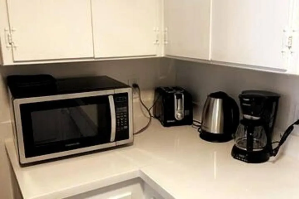 Coffee/tea facilities in Hollywood Business Apartments