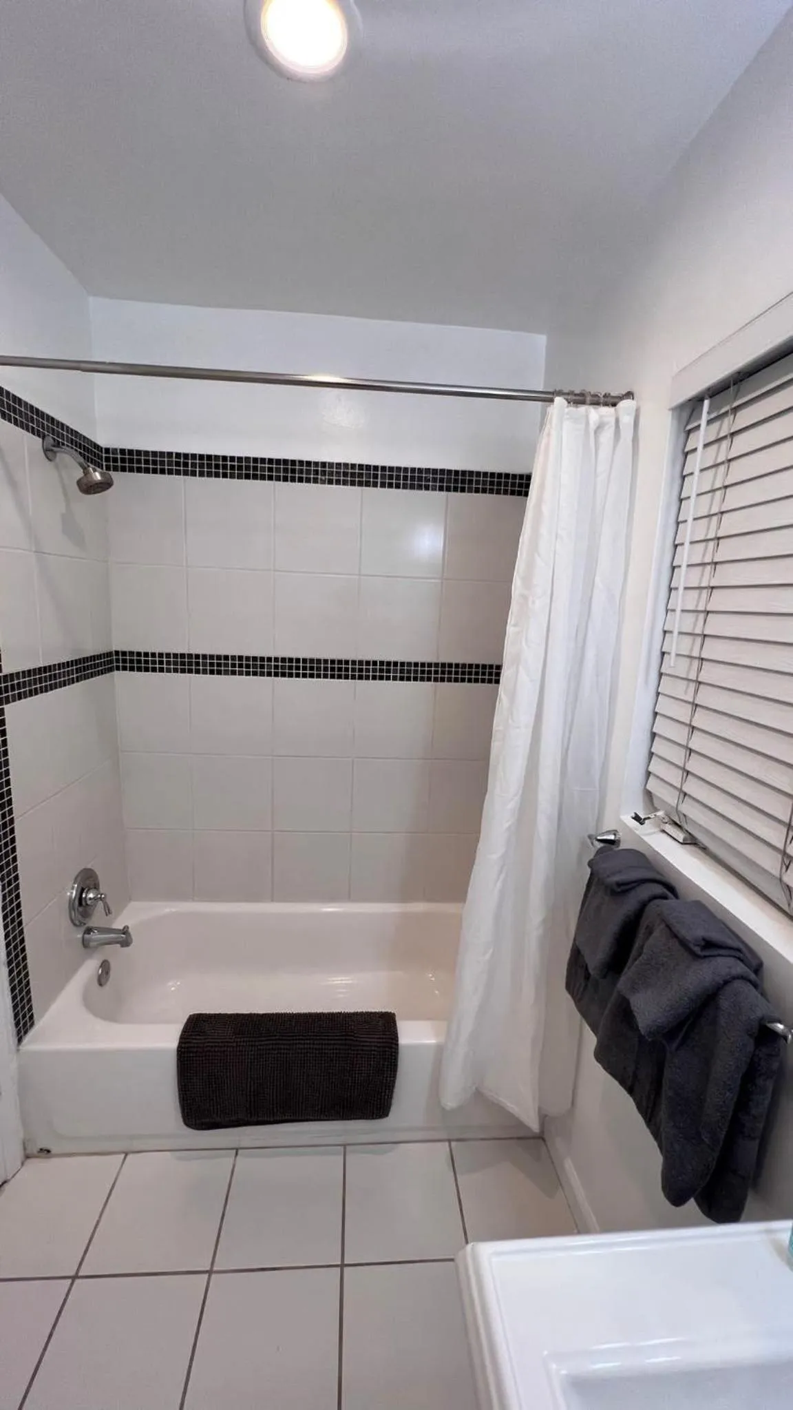 Bathroom in Hollywood Business Apartments