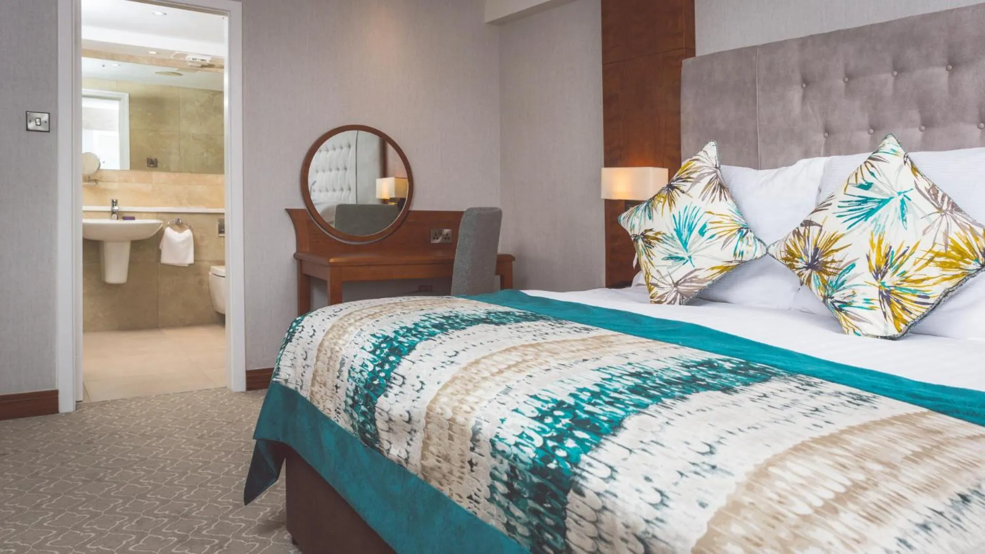 Bed in The Stormont Hotel