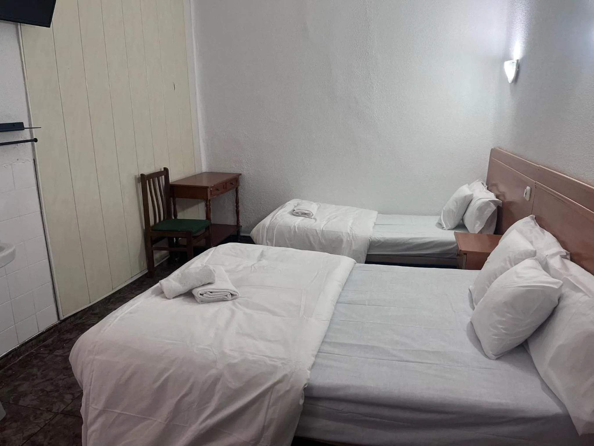 Bed in Hostal Alonso No Limit Madrid