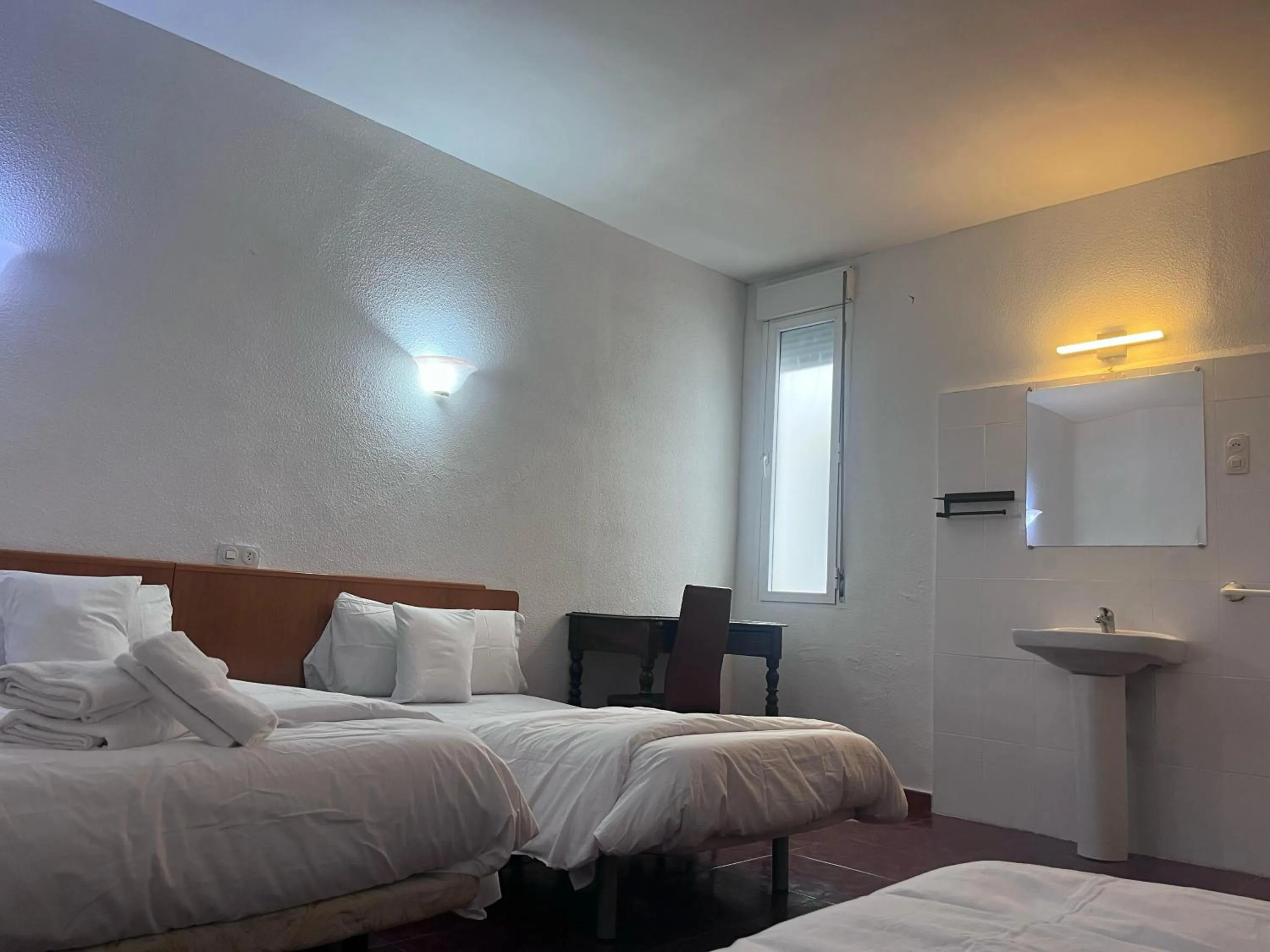 Bed in Hostal Alonso No Limit Madrid