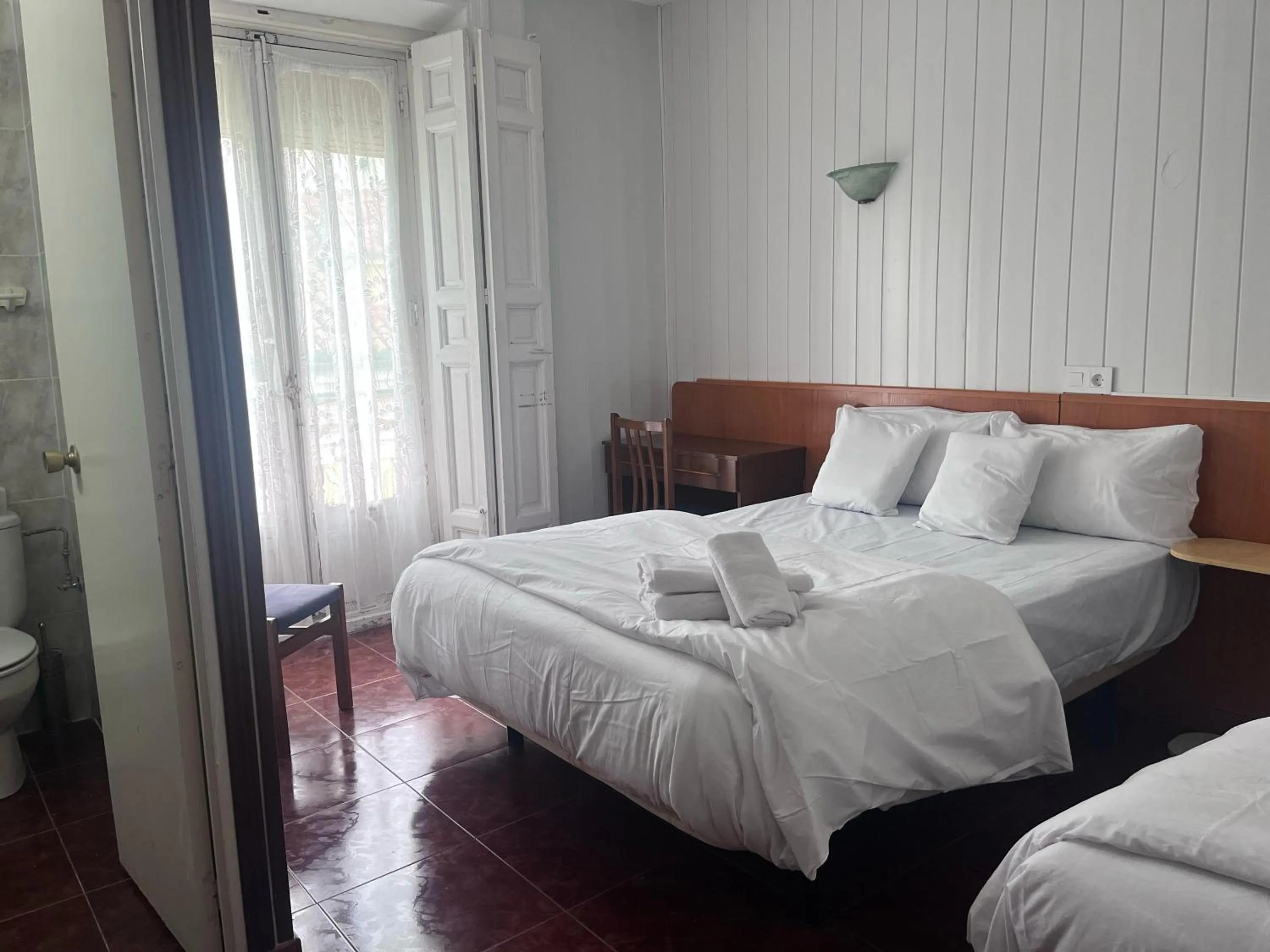 Bed in Hostal Alonso No Limit Madrid