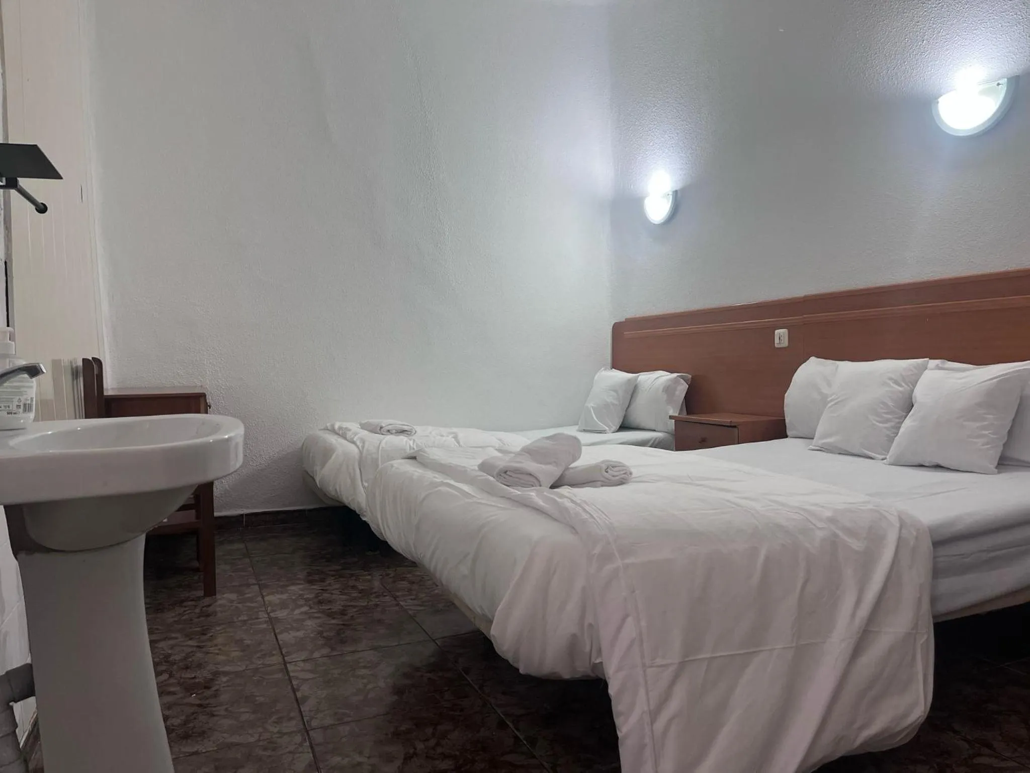 Bed in Hostal Alonso No Limit Madrid