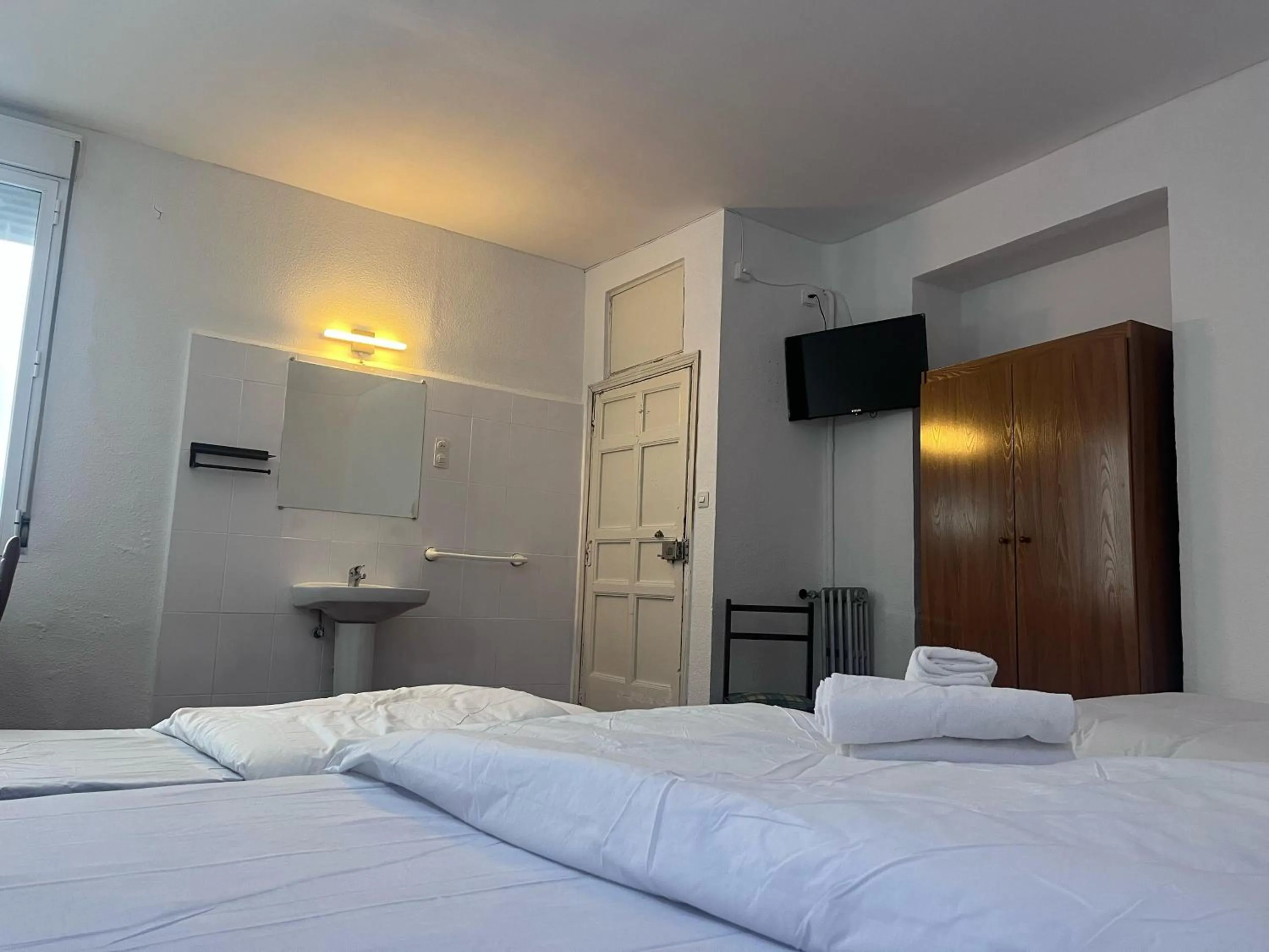Bed in Hostal Alonso No Limit Madrid