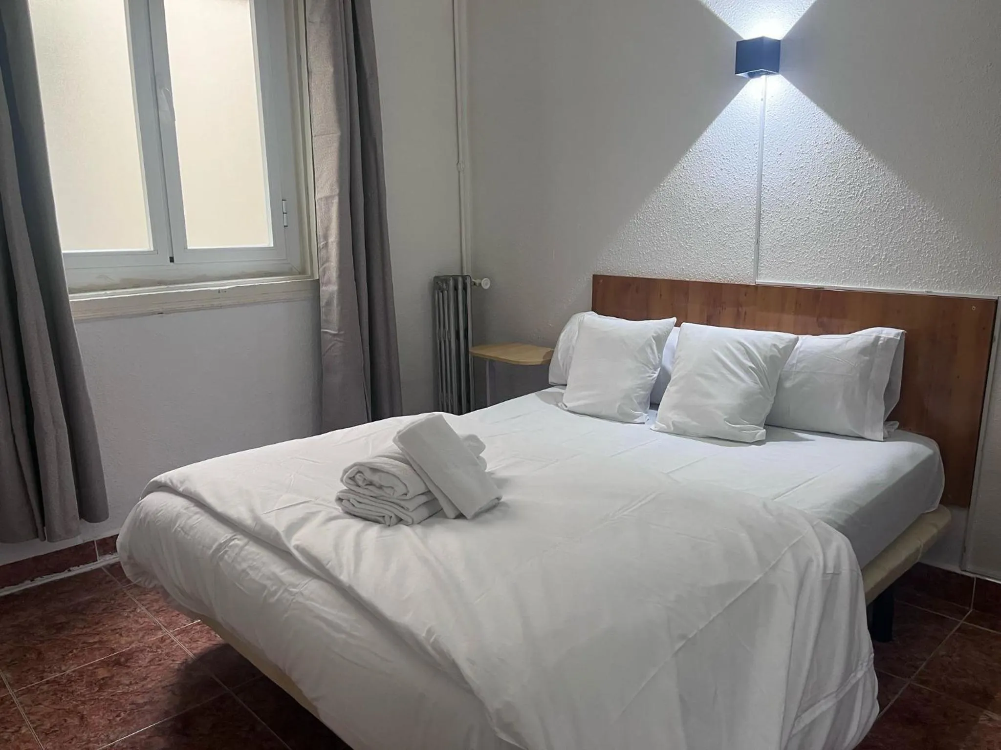 Bed in Hostal Alonso No Limit Madrid