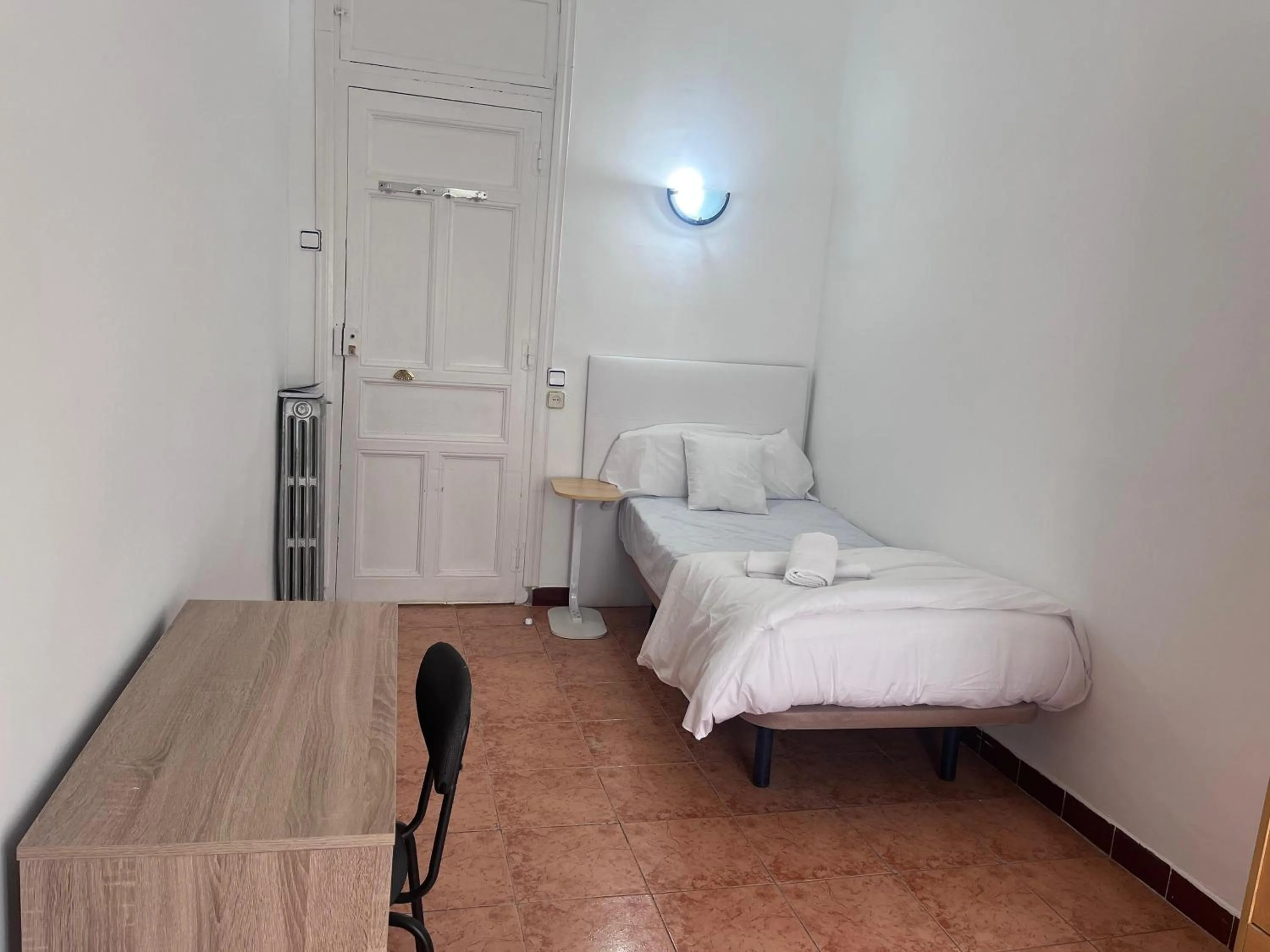 Bed in Hostal Alonso No Limit Madrid