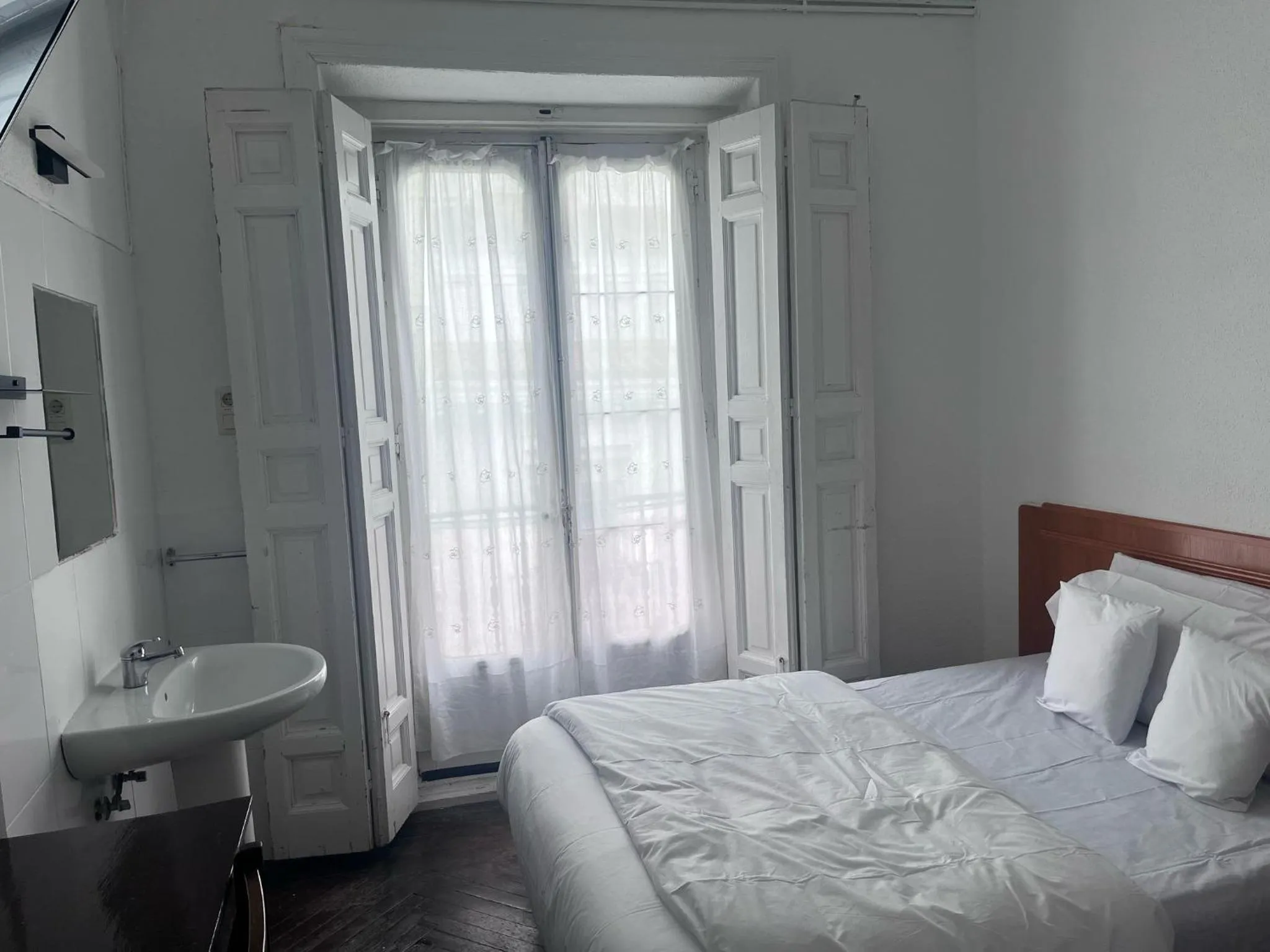 Bed in Hostal Alonso No Limit Madrid