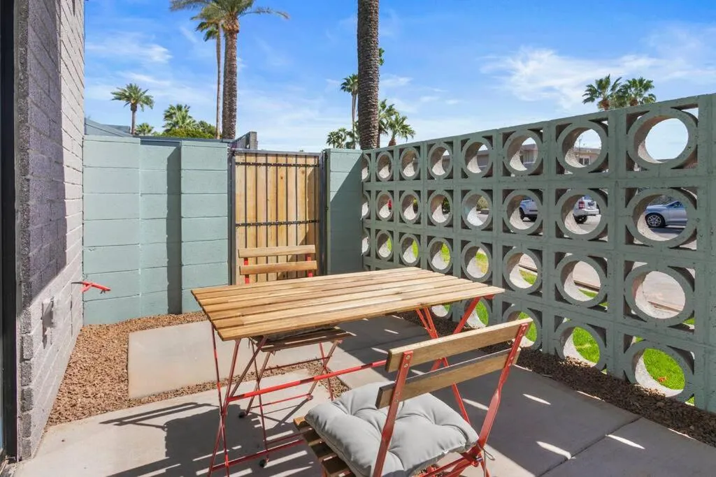 Poolside Studio w Rooftop Deck - Walk to Old Town