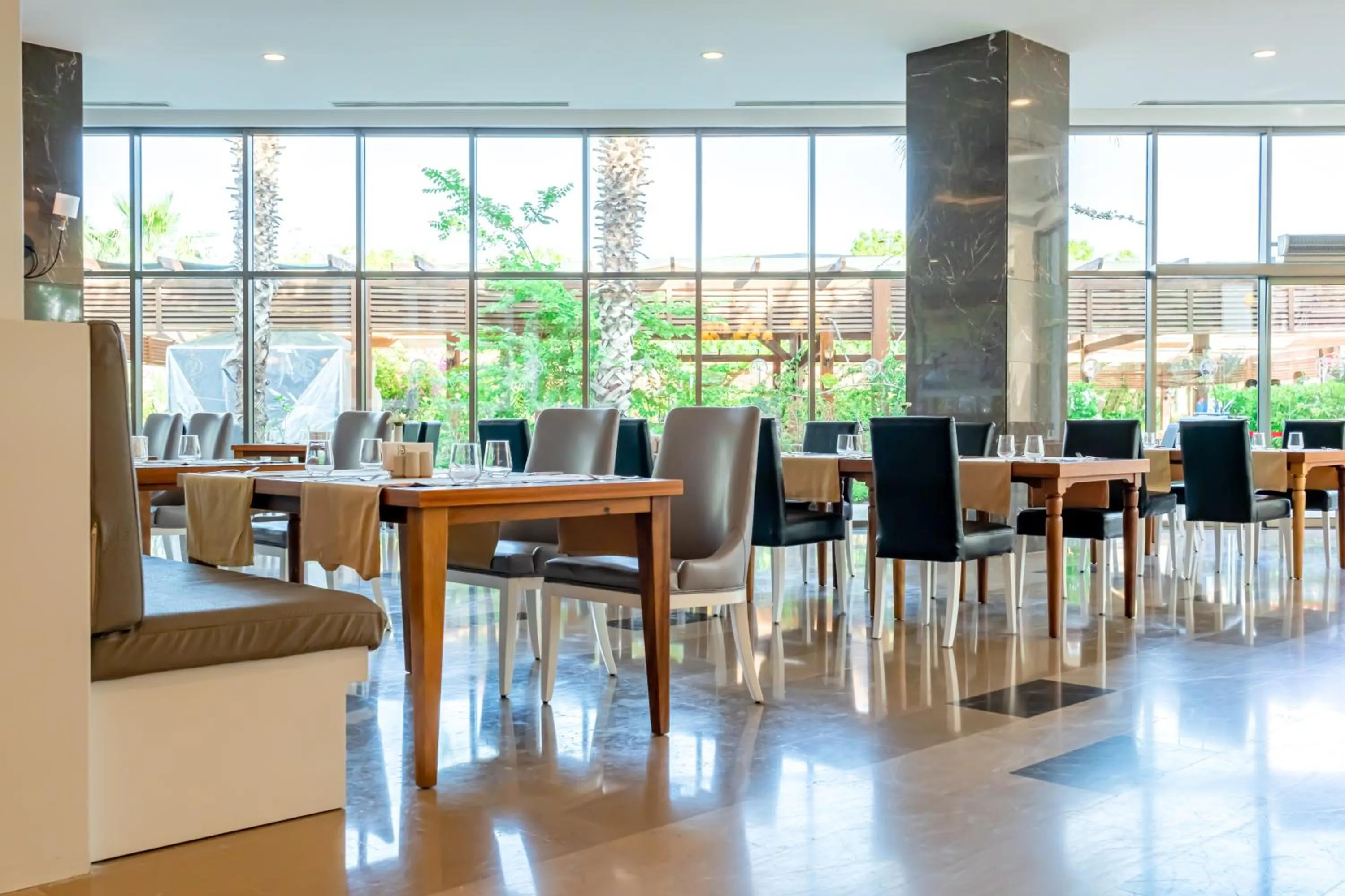 Restaurant/places to eat in Port Nature Luxury Resort