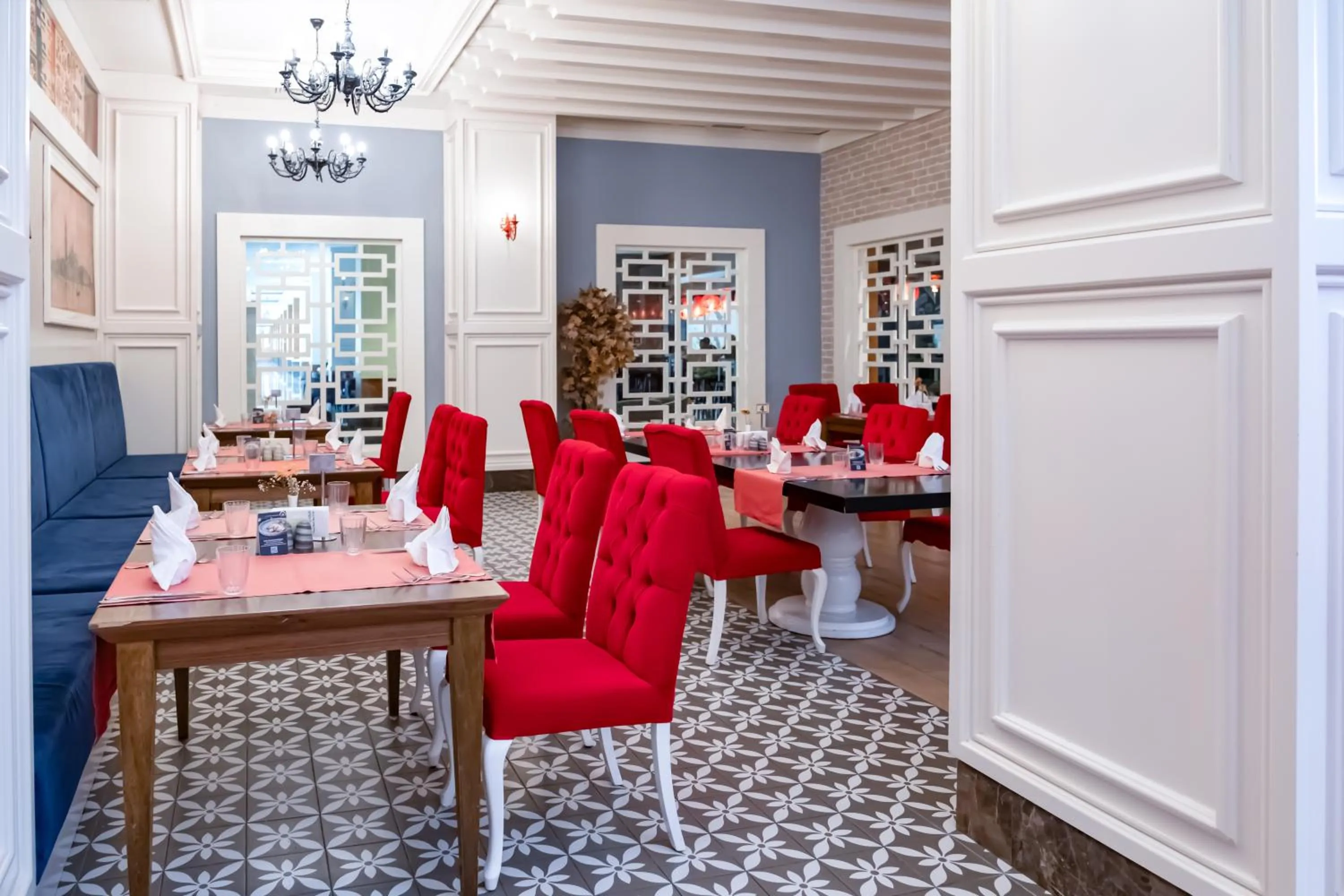 Restaurant/places to eat in Port Nature Luxury Resort