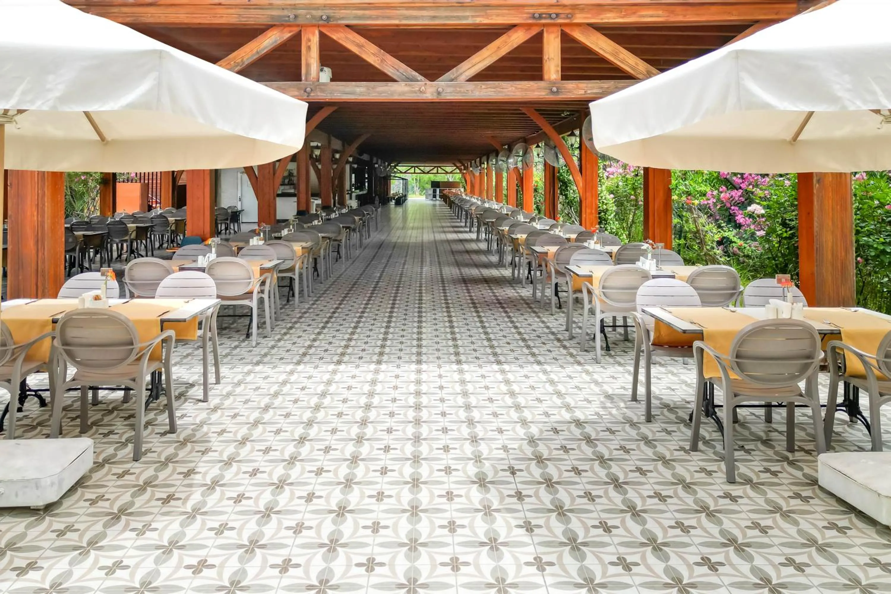 Restaurant/places to eat in Port Nature Luxury Resort