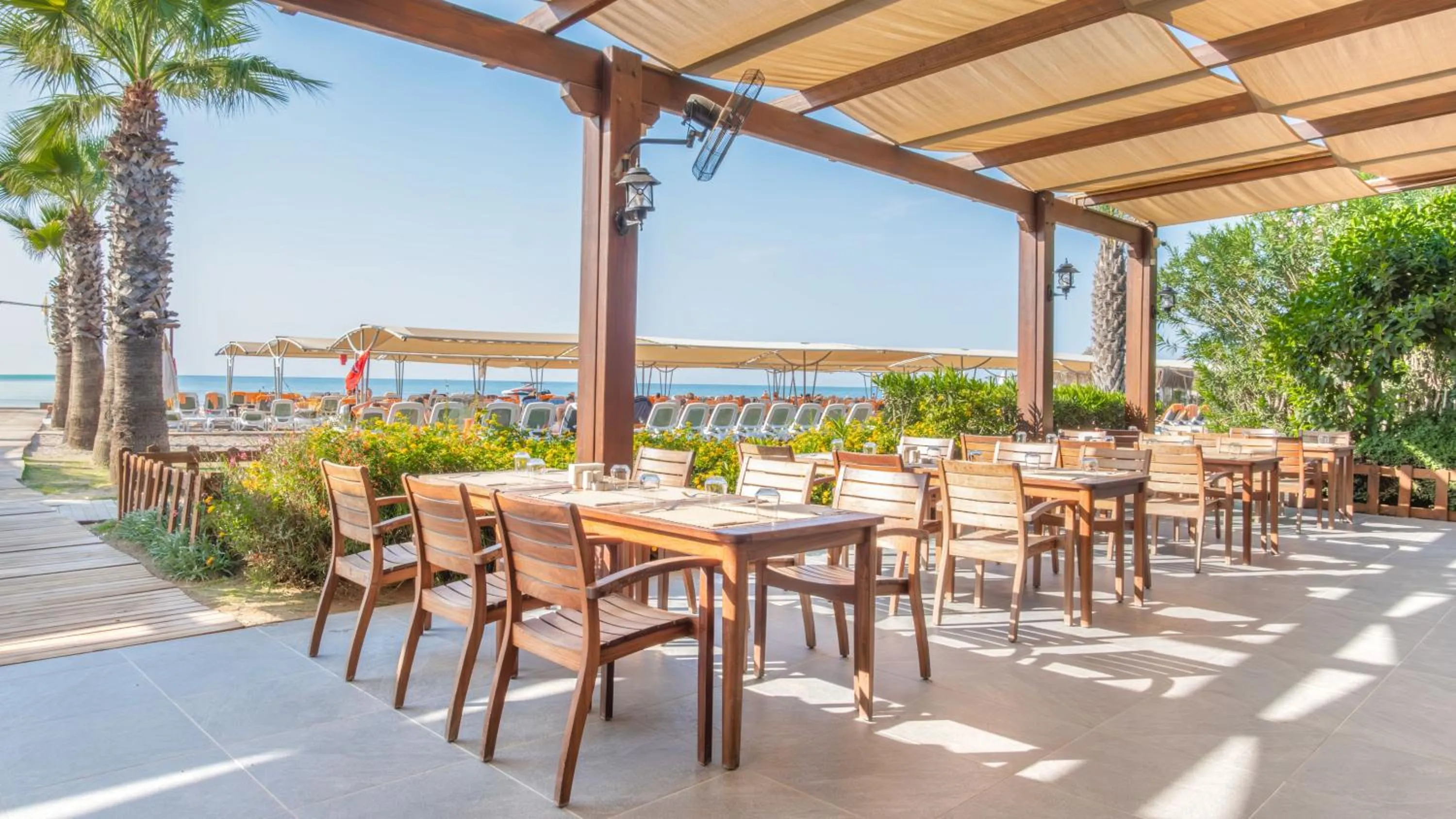 Restaurant/places to eat in Port Nature Luxury Resort