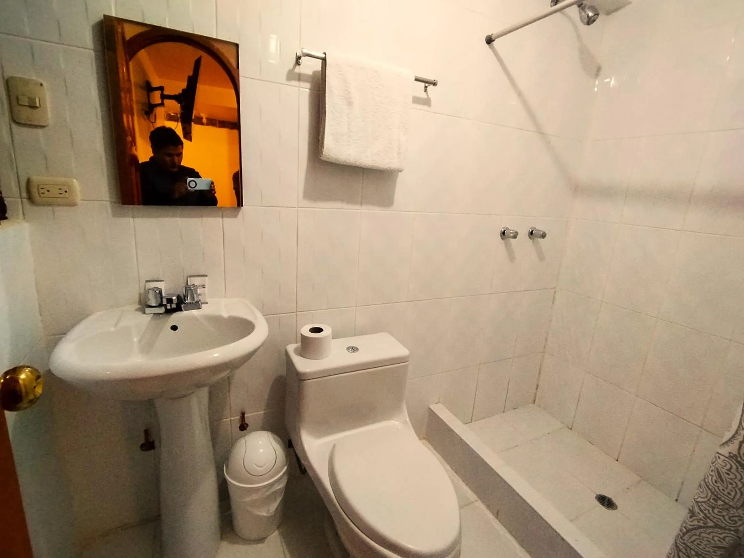 Shower in Paqarina San Blas