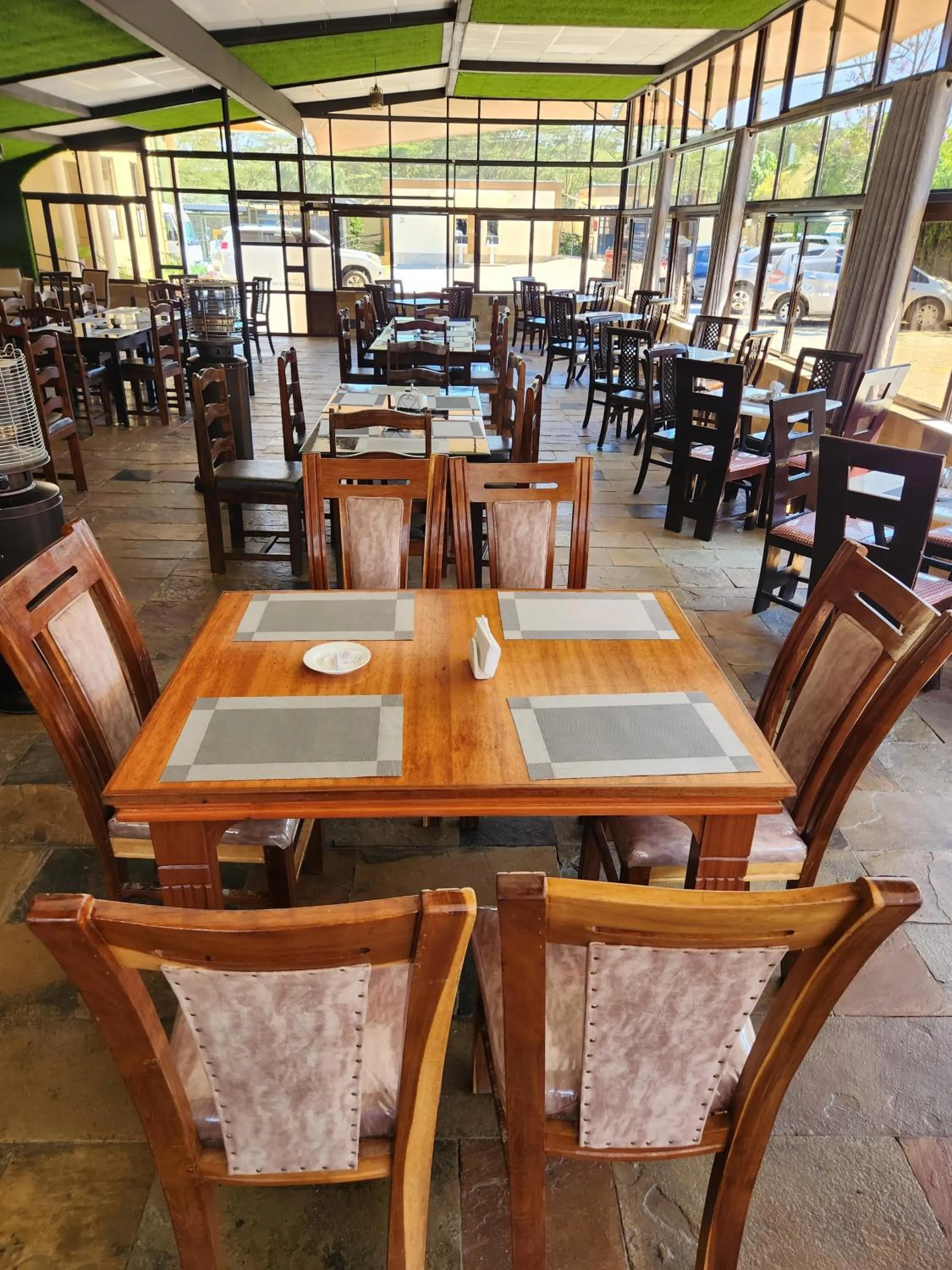 Restaurant/places to eat in Lake Naivasha Lazarus Lodge