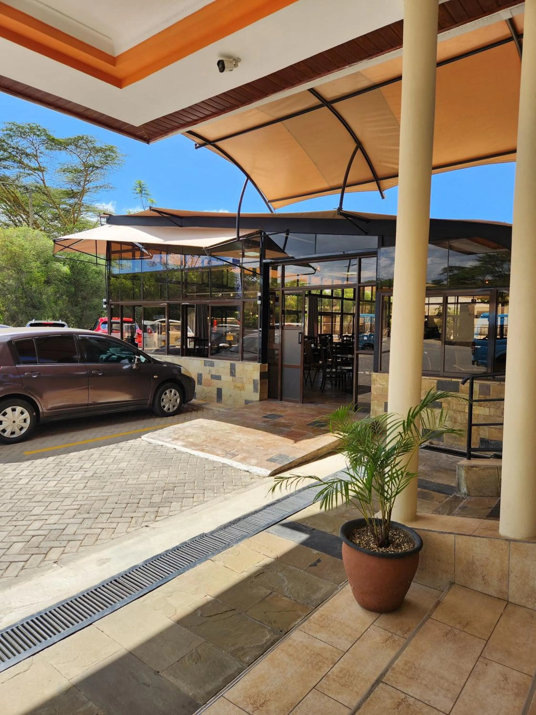 Restaurant/places to eat in Lake Naivasha Lazarus Lodge