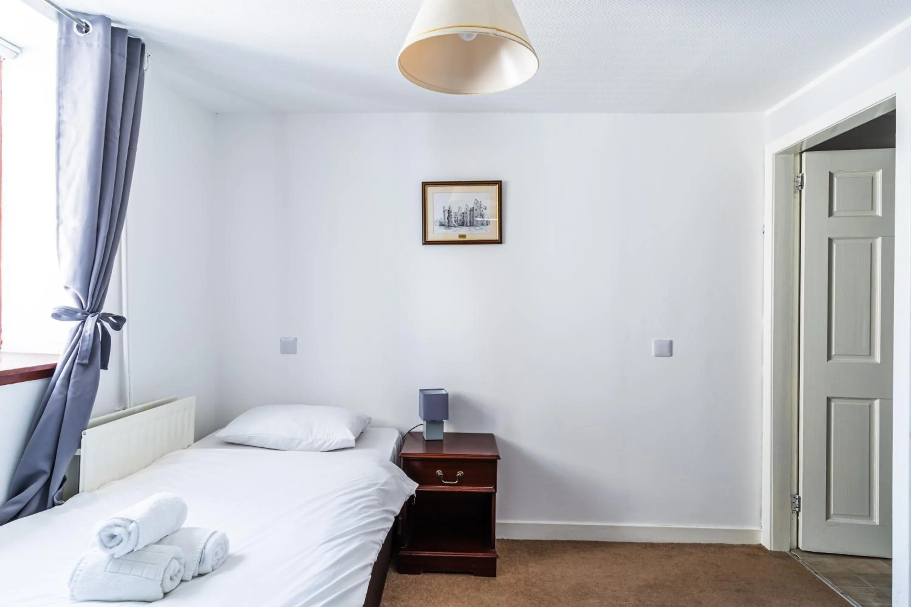 Bedroom, Bed in Columba House