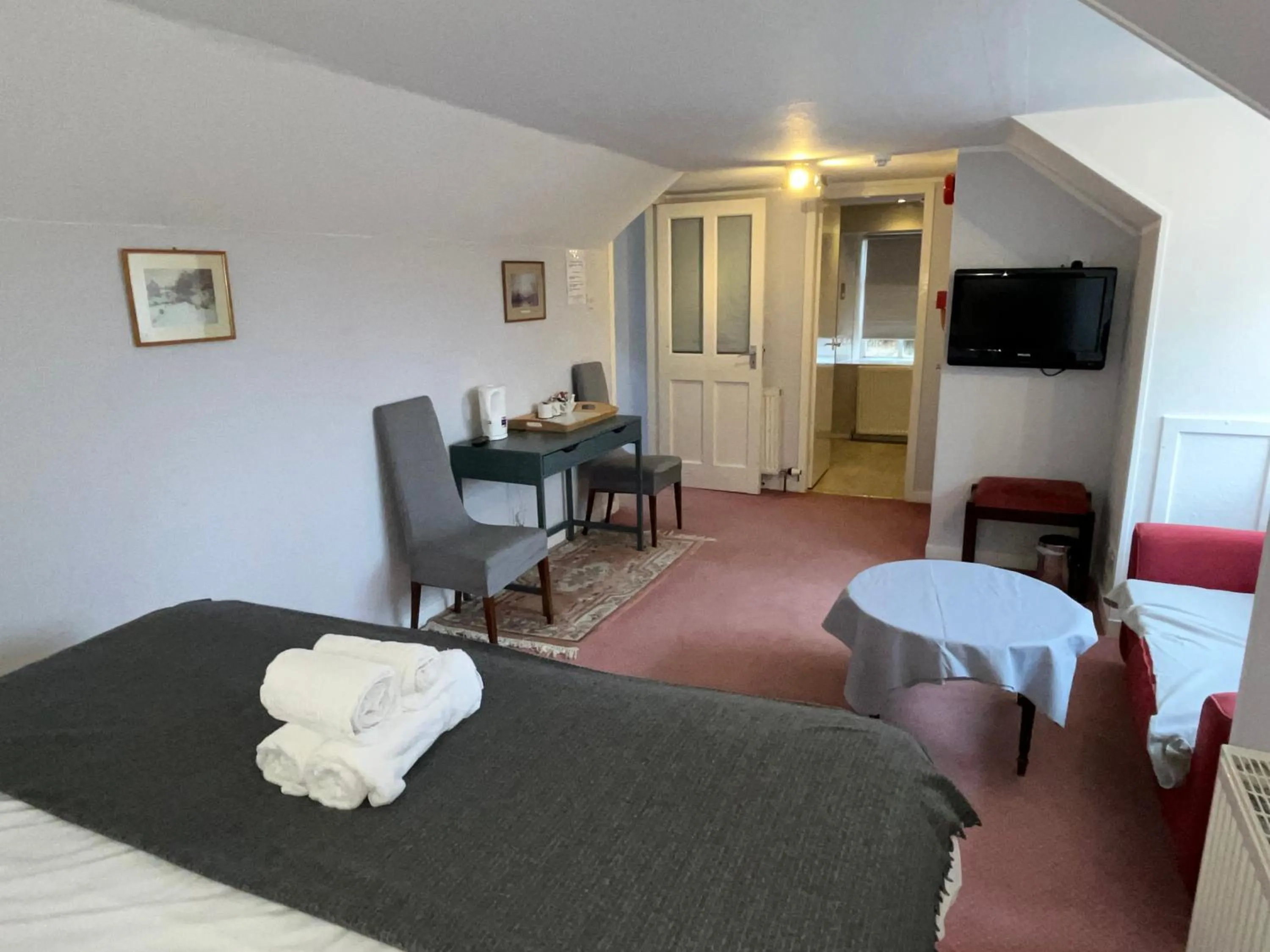 Bedroom, Bed in Columba House